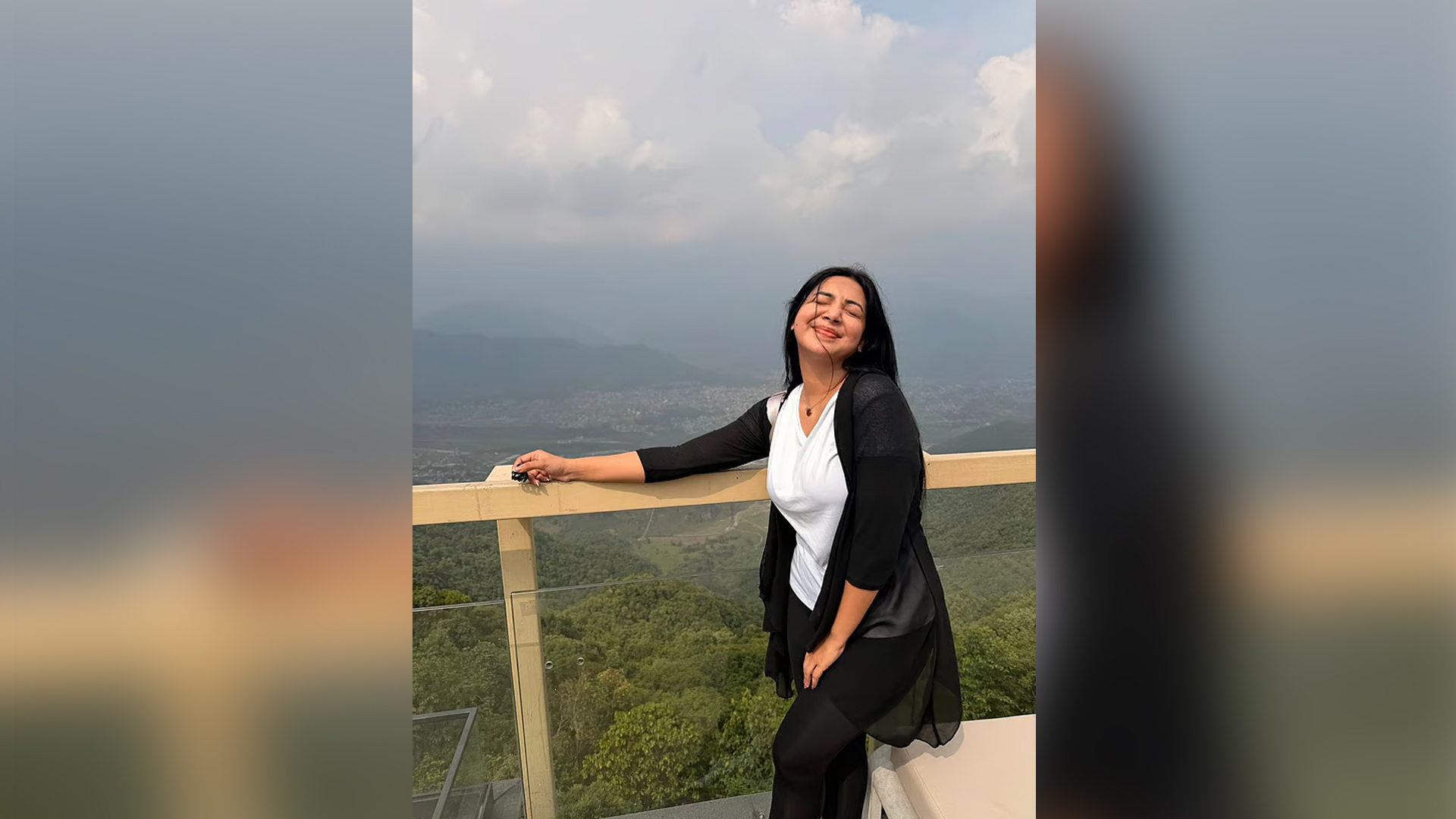 ঈদের ছুটিতে পোখারায় সময় কাটাচ্ছেন প্রভা