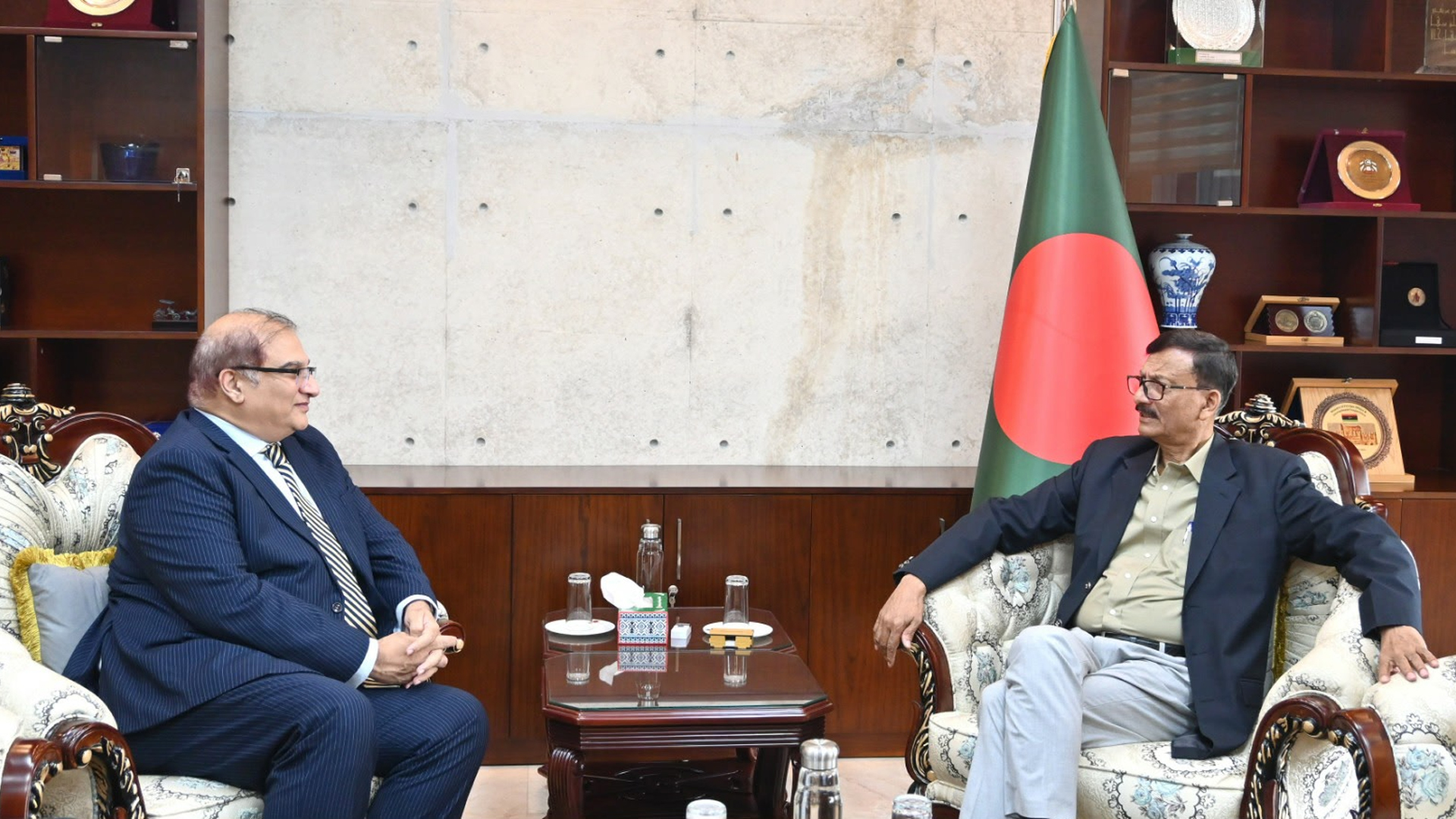 পররাষ্ট্র উপদেষ্টার সঙ্গে পাকিস্তানের হাইকমিশনার সাক্ষাৎ