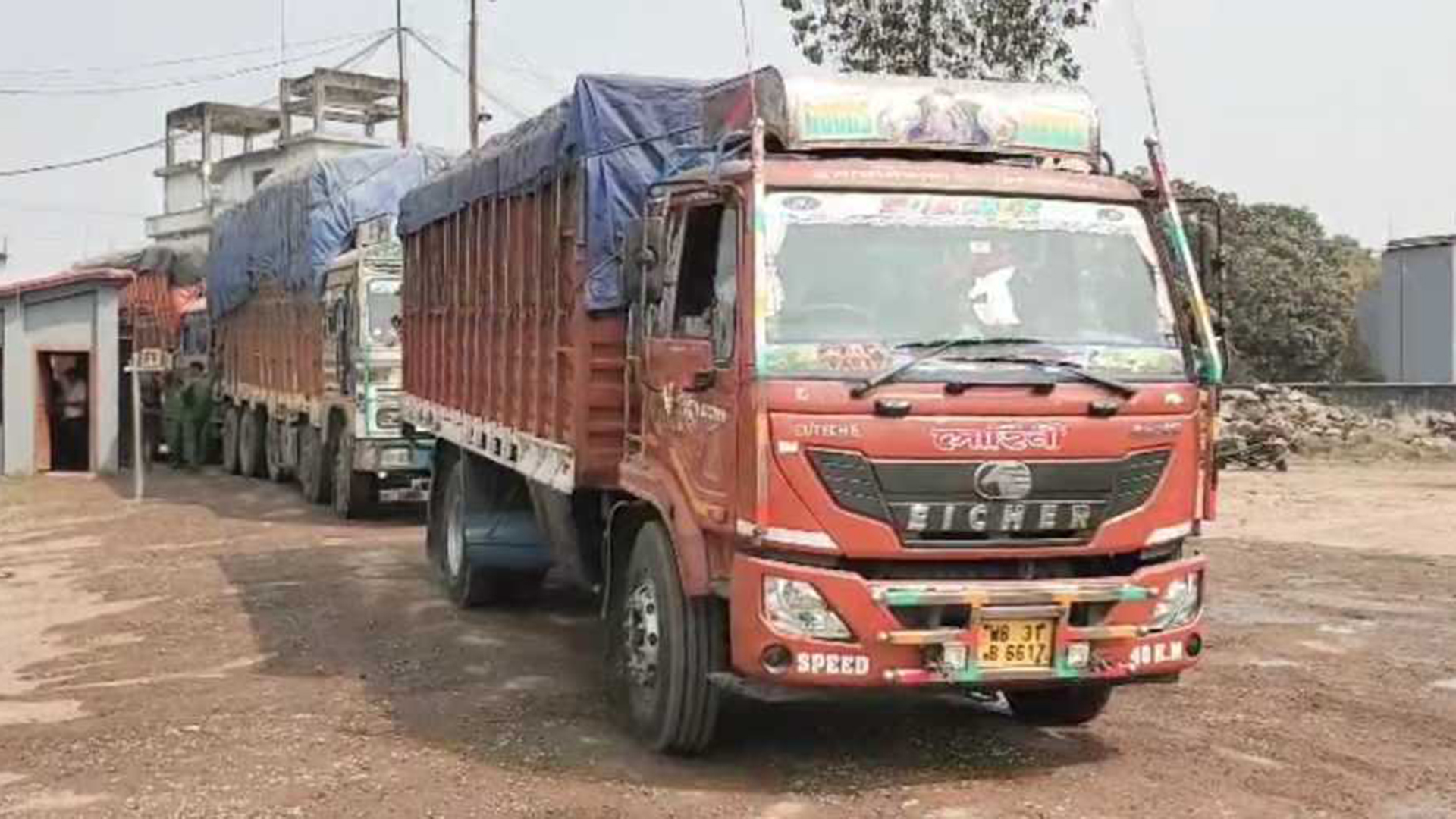 টানা ১১ দিন বন্ধের পর কর্মমুখর হিলি স্থলবন্দর