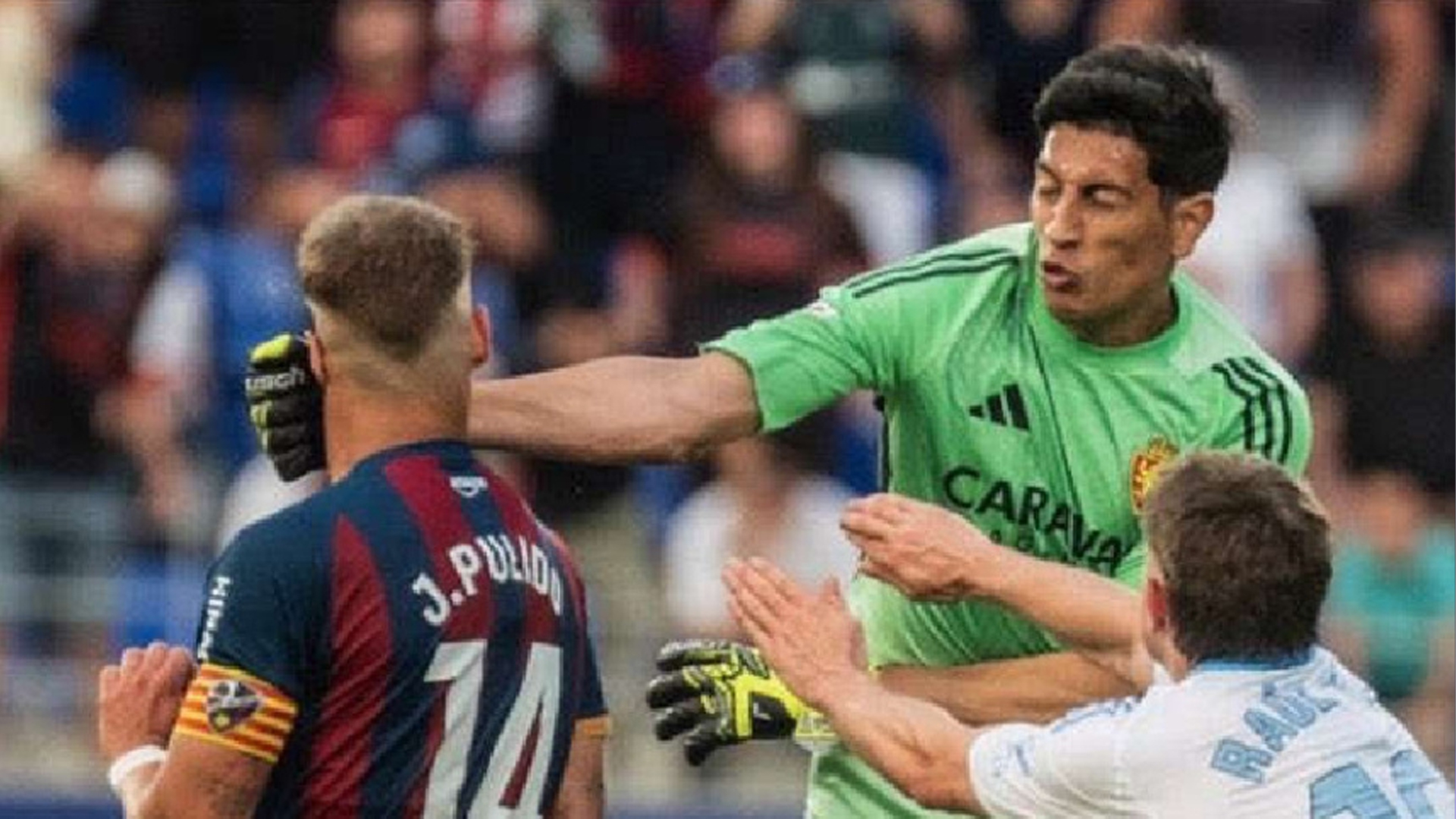 প্রতিপক্ষের খেলোয়াড়কে ঘুষি মেরে ১৩ ম্যাচ নিষিদ্ধ আর্জেন্টাইন গোলরক্ষক