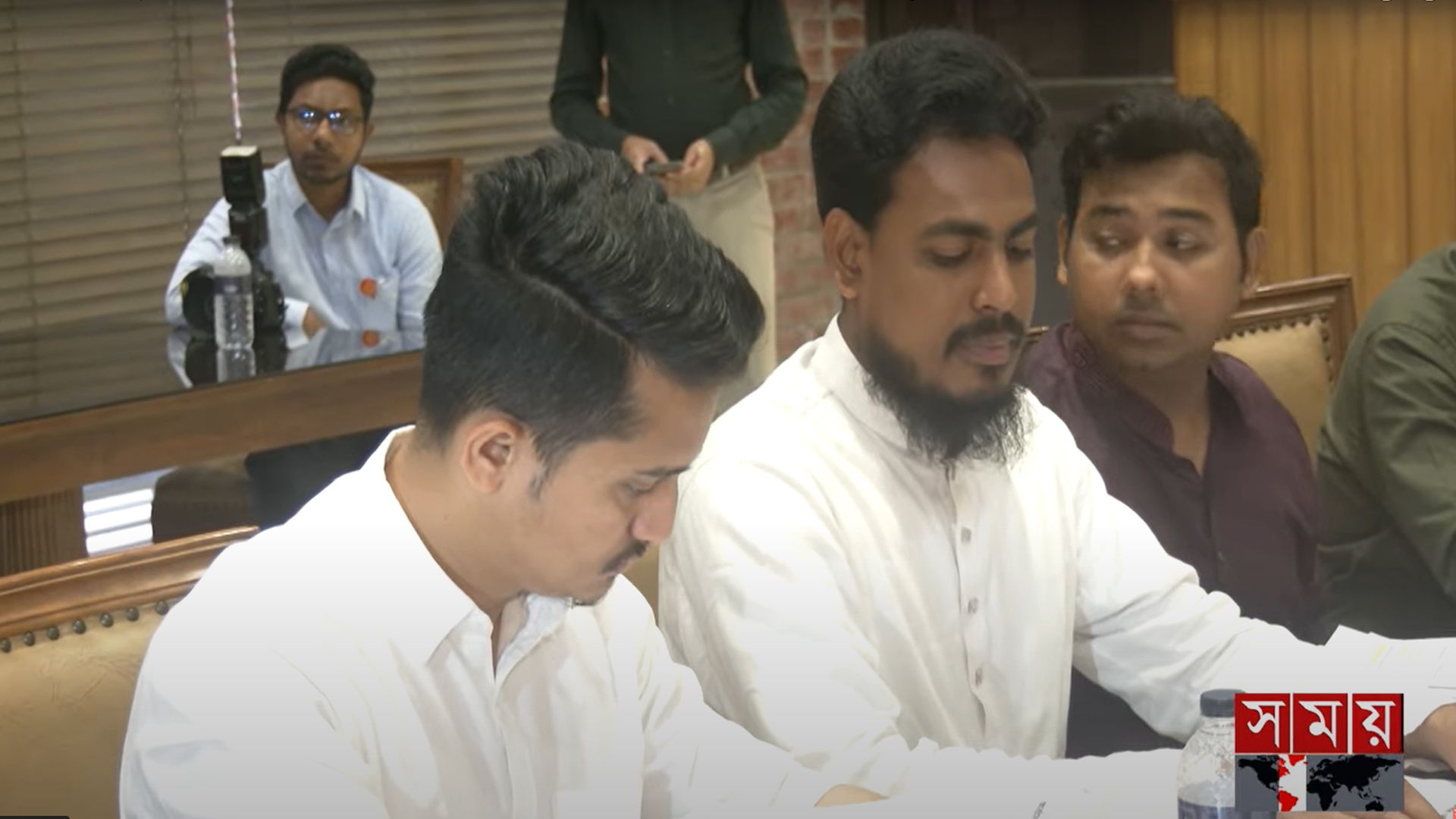 ক্ষমতা হস্তান্তরের প্রক্রিয়া নিয়ে সংকট তৈরি হয়েছে: আখতার