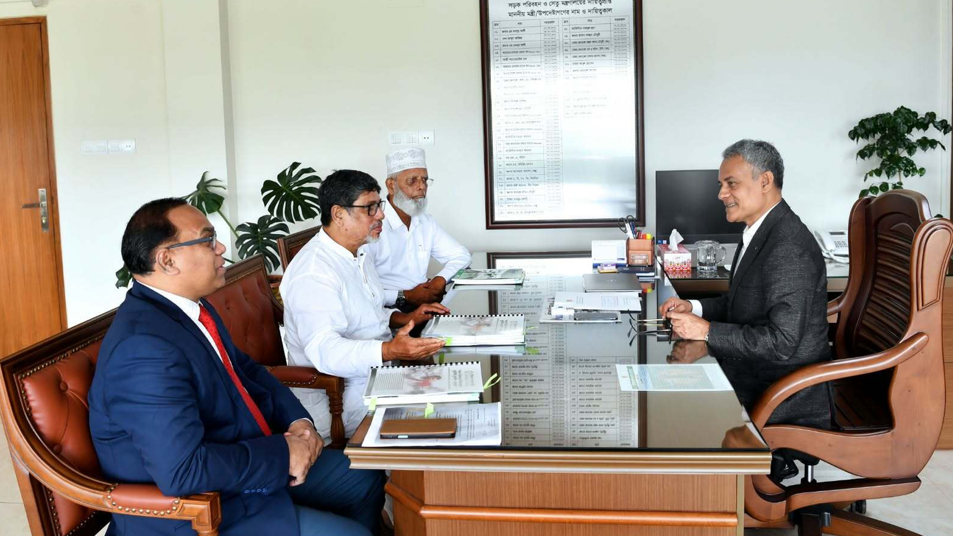 নিরাপদ সড়ক নিশ্চিতে সরকারি উদ্যোগই যথেষ্ট নয়, সচেতনতাও জরুরি: সেতুমন্ত্রী