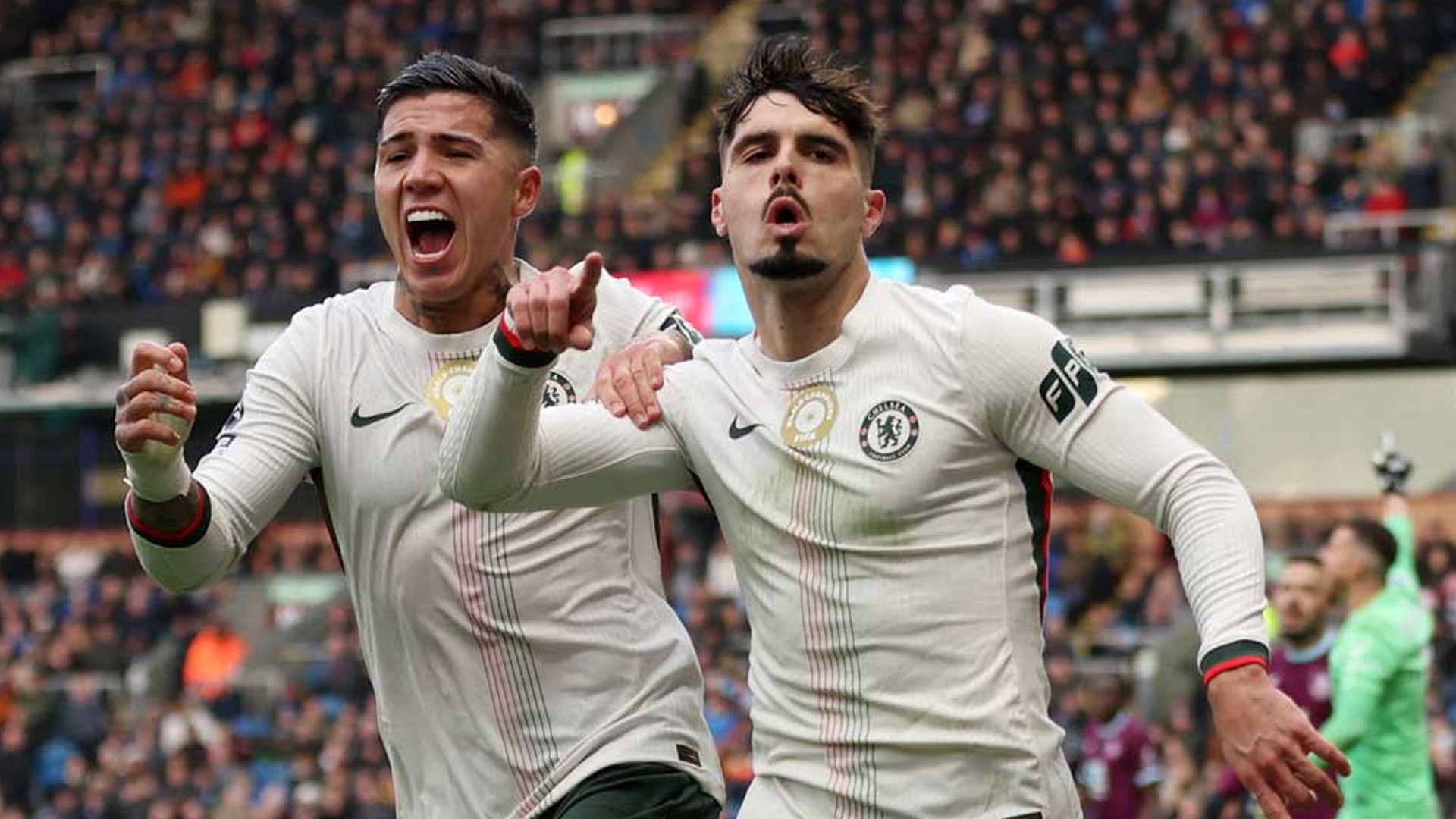 বার্নলিকে অনায়াসে হারিয়ে আর্সেনালের সঙ্গে ব্যবধান কমালো চেলসি