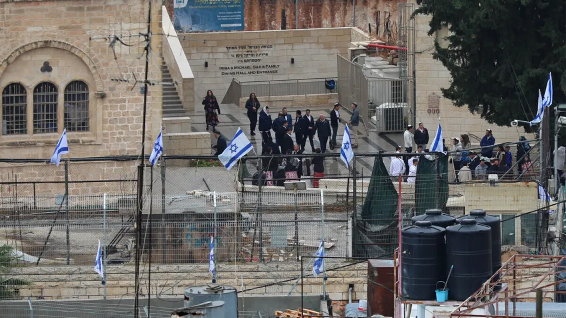 ইব্রাহিমি মসজিদে মুসল্লিদের প্রবেশ নিষিদ্ধ করল ইসরাইল