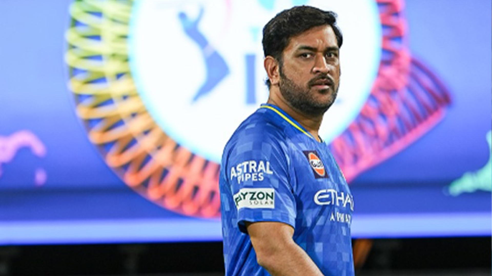 ট্রাফিক আইন ভাঙায় জরিমানা গুনলেন ধোনি