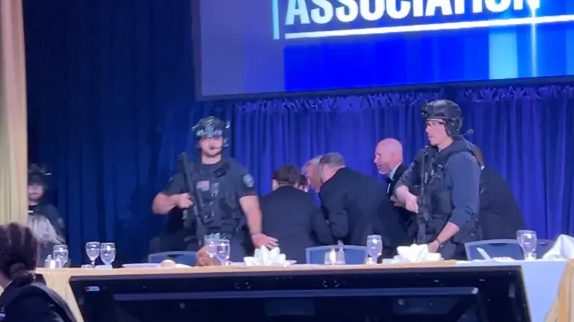 নিরাপদ আছেন ট্রাম্প, হামলাকারী আটক