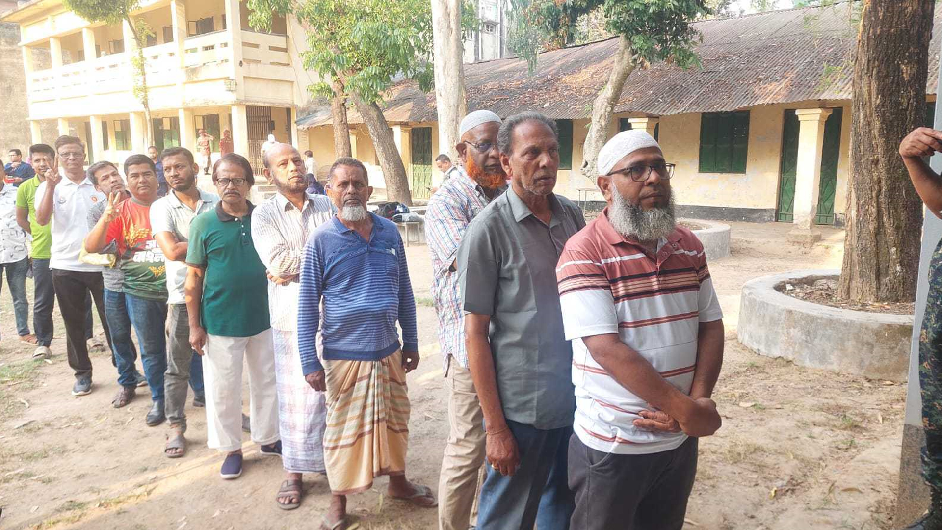 বগুড়ায় আড়াই ঘণ্টায় ভোট পড়েছে ৭ শতাংশ