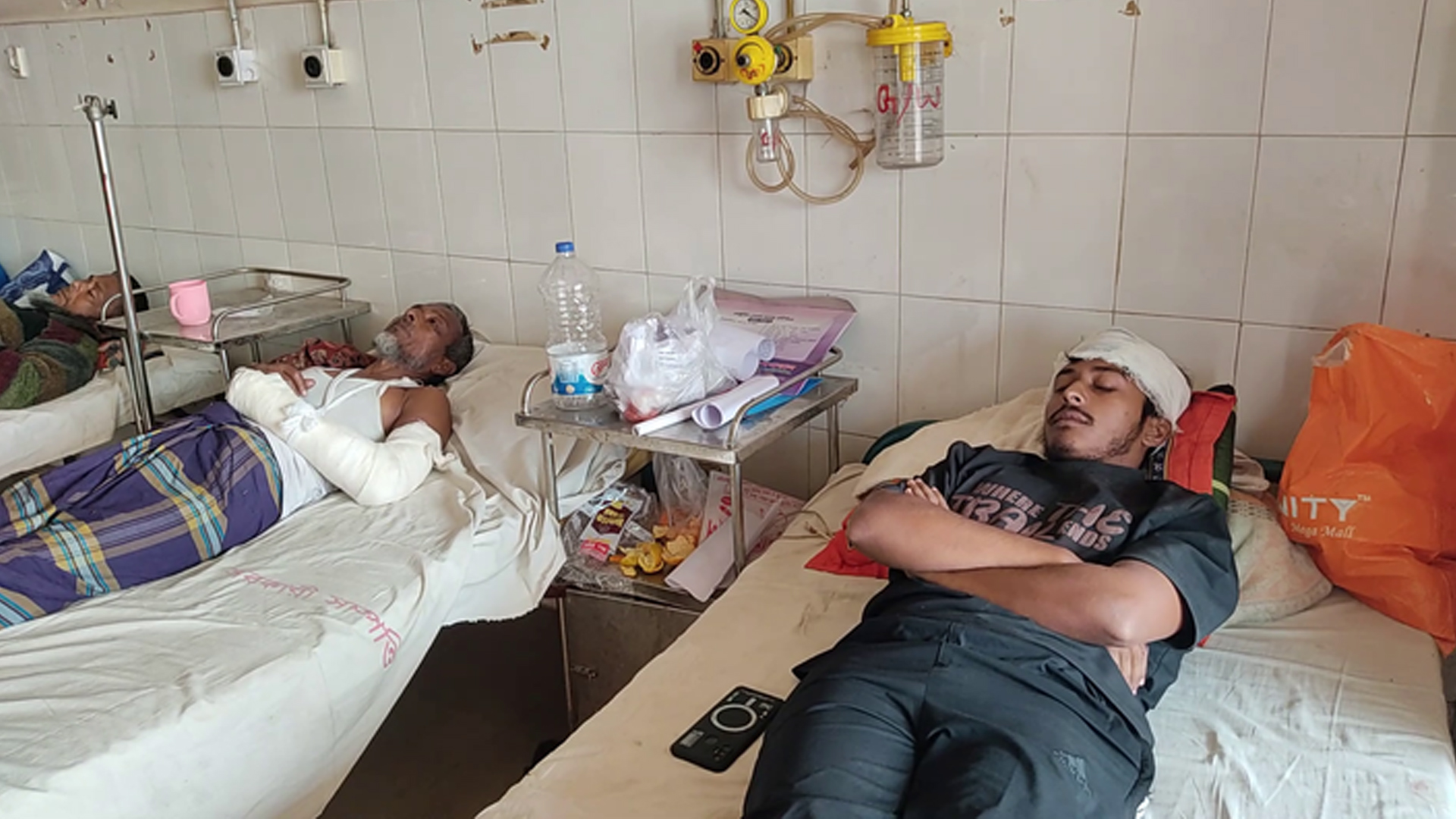 পাট চুরির ঘটনাকে কেন্দ্র করে ফরিদপুরে দুপক্ষের সংঘর্ষ, নারীসহ আহত ১০