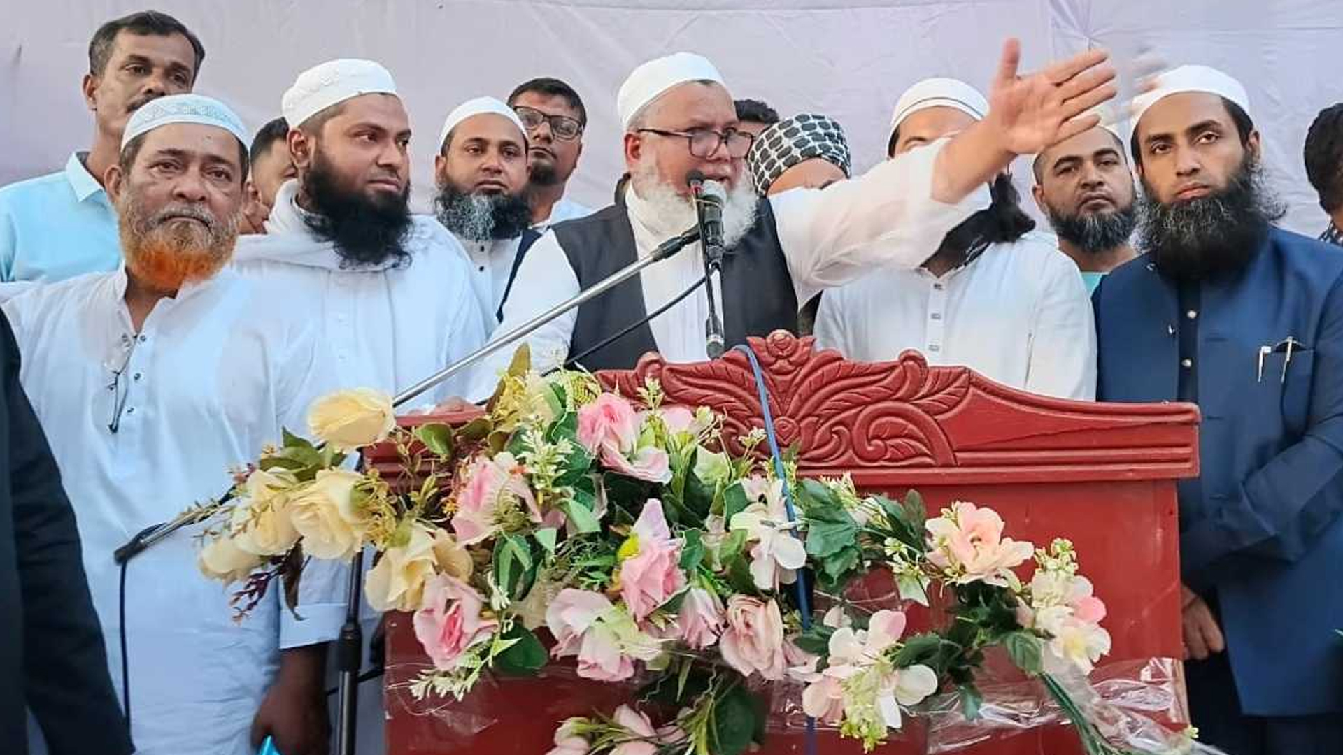 আওয়ামী লীগের যারা অপরাধের সঙ্গে জড়িত ছিলেন না তারা জামাই আদরে থাকবেন: মনির কাসেমী