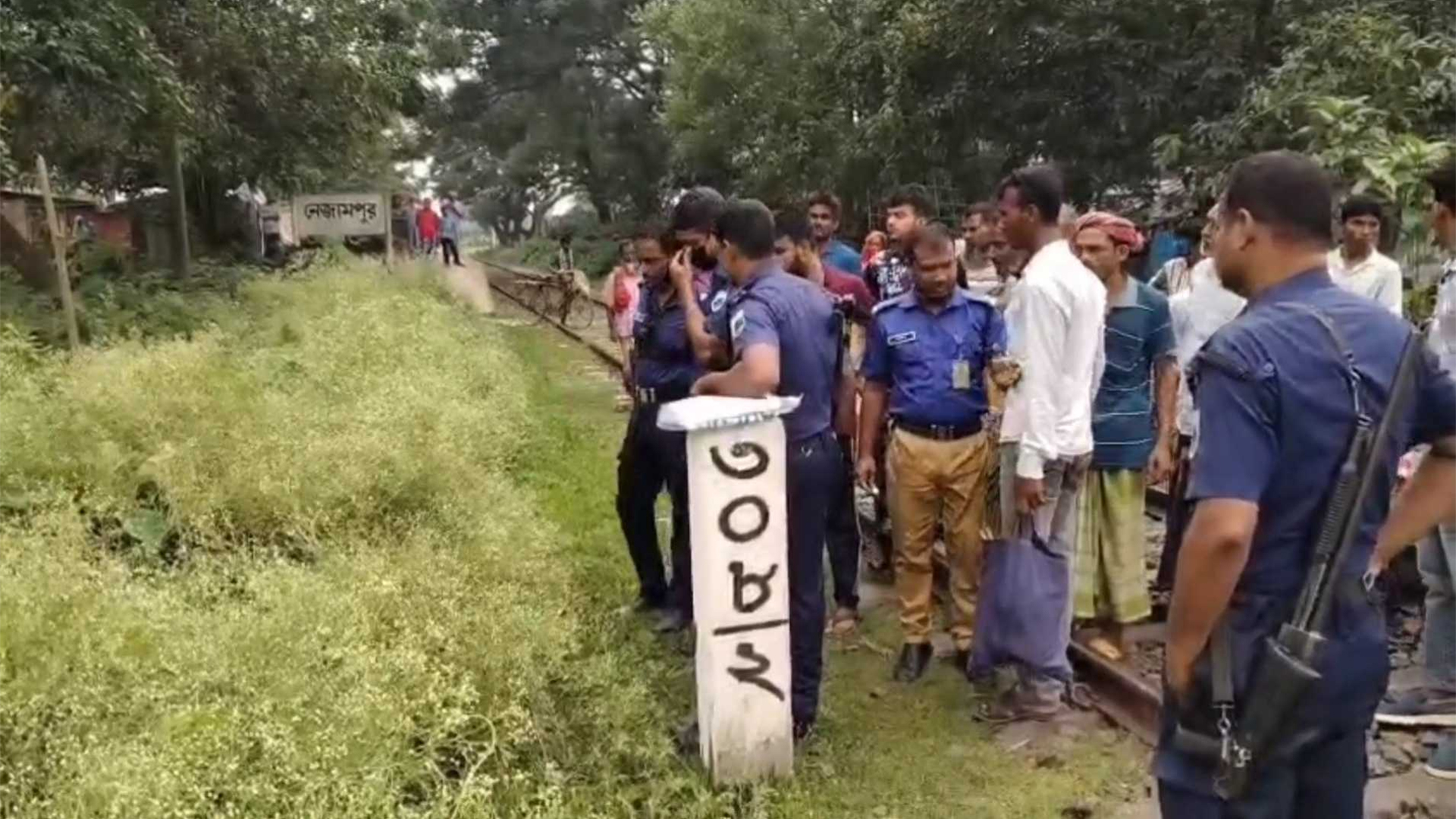 চাঁপাইনবাবগঞ্জে রেললাইনের পাশ থেকে অজ্ঞাত পরিচয় না