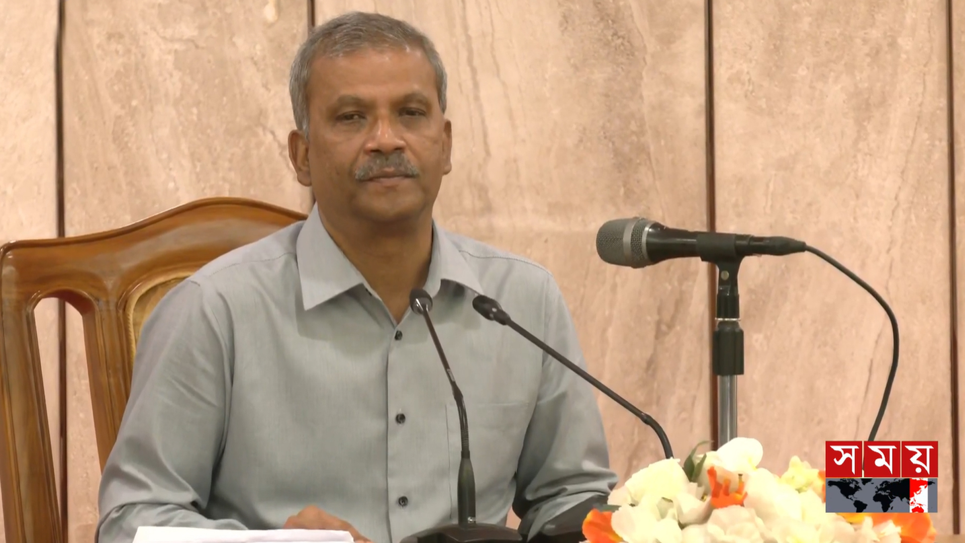 রাজনৈতিক দলগুলো ঐক্যবদ্ধ না হলে সিদ্ধান্ত নেবে সরকার: আইন উপদেষ্টা