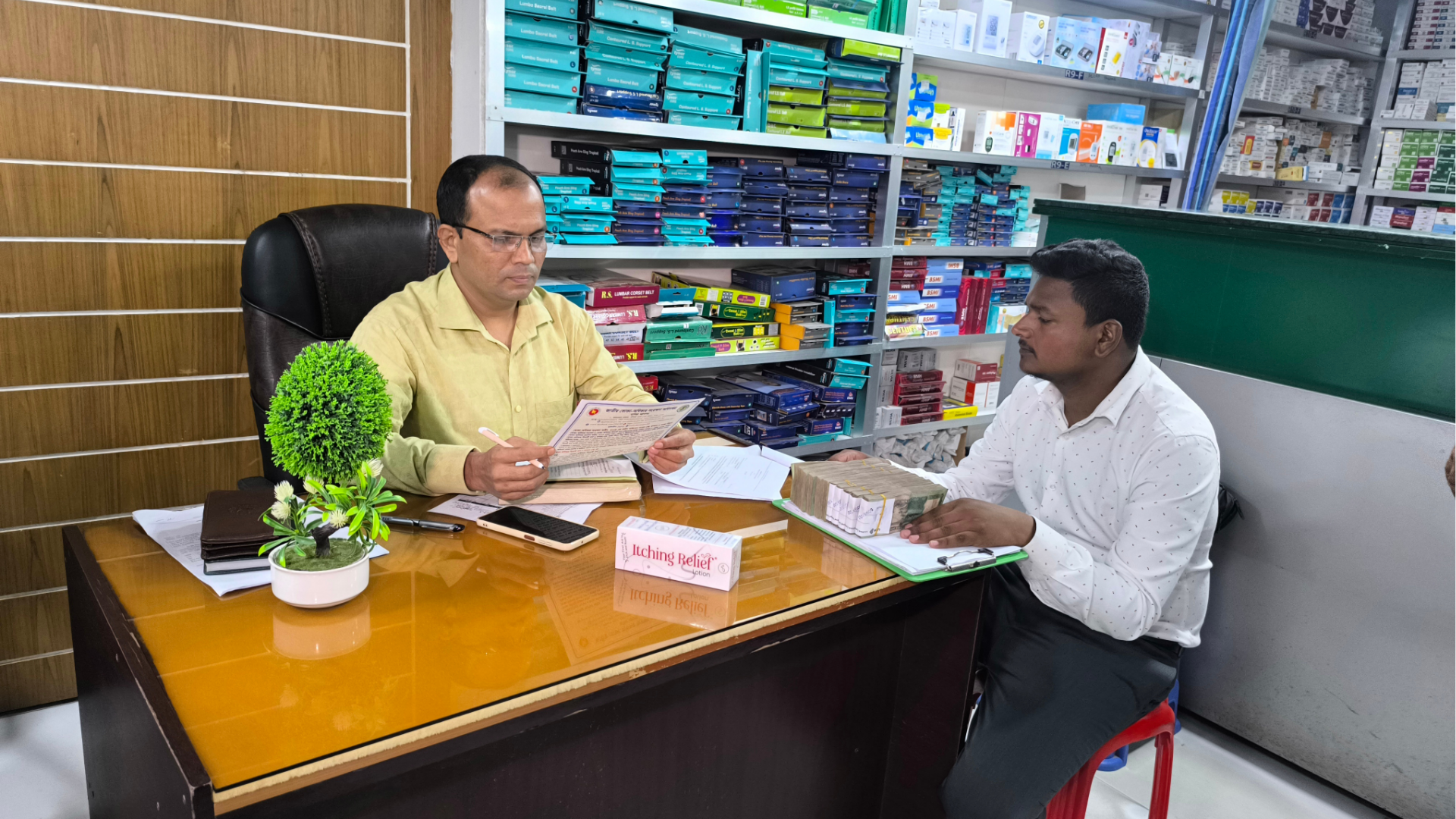 খুলনায় নকল ওষুধ সরবরাহে লাজ ফার্মাকে জরিমানা