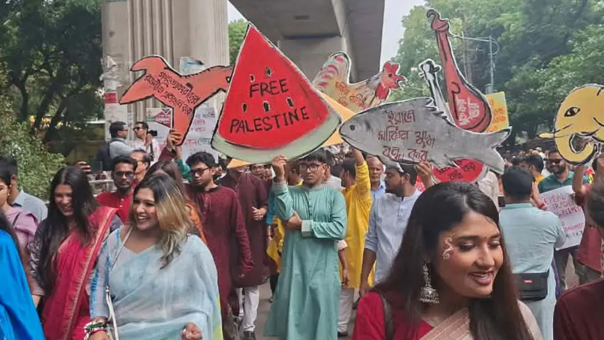 শেষ হলো বৈশাখী শোভাযাত্রা, প্ল্যাকার্ডে ভিন্ন বার্তা