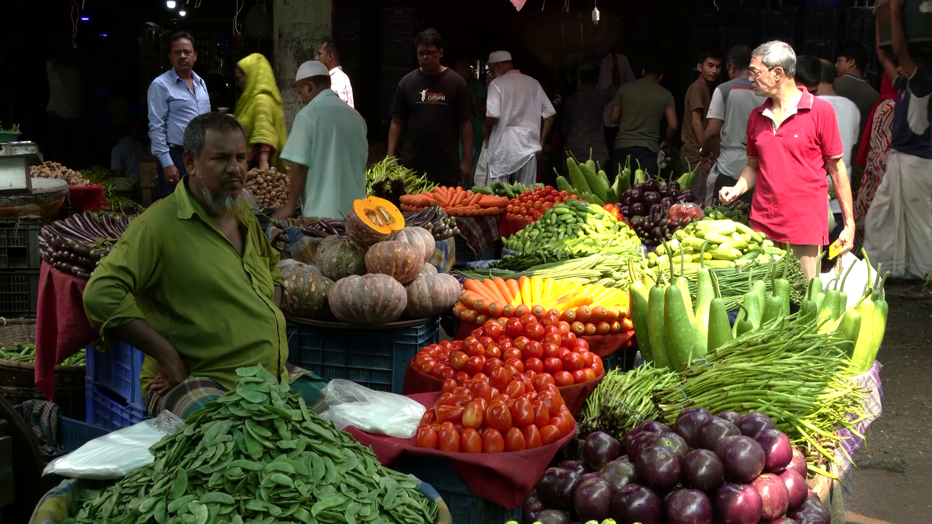 নিত্যপণ্যের বাজারে মিলছে না স্বস্তি, সরবরাহ বাড়ান...