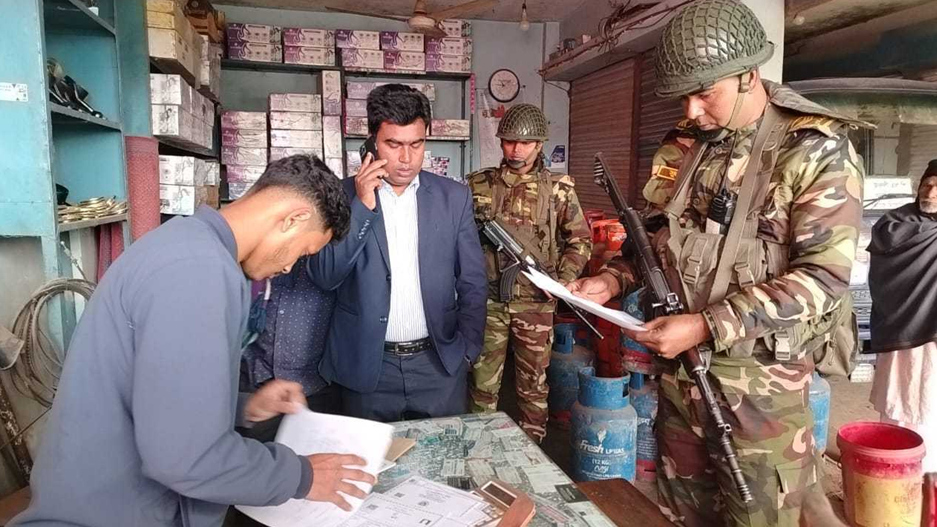 মেয়াদোত্তীর্ণ মোবিল বিক্রির দায়ে গুণতে হলো ২ লাখ টাকা জরিমানা