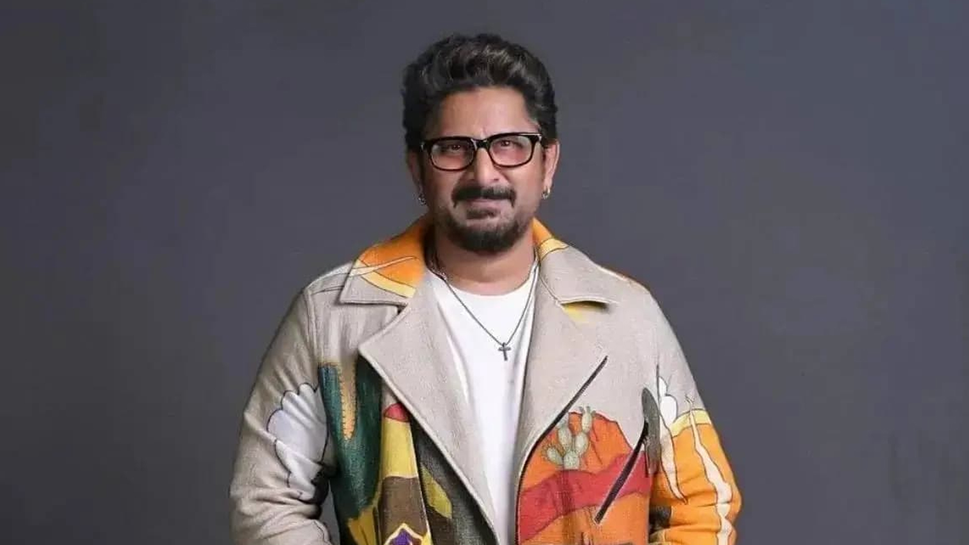 কিশোর বয়সে অনাথ আরশাদ, কঠিন সংগ্রামে বলিউড স্টার থেকে হন ৩৩০ কোটির মালিক!