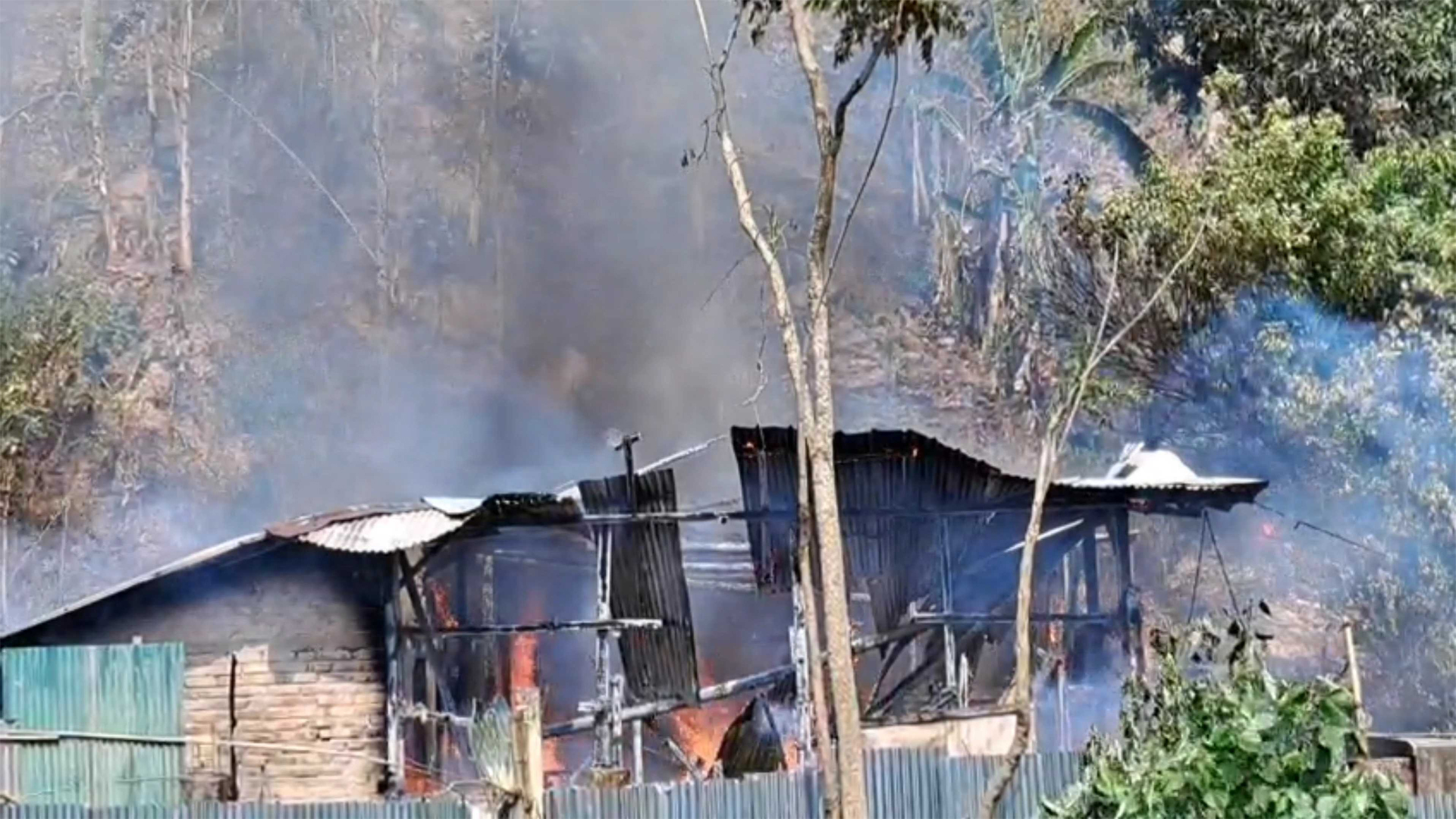 বান্দরবানে অগ্নিকাণ্ডে ঘরে পুড়ে প্রাণ গেল প্রতিবন্ধী নারীর
