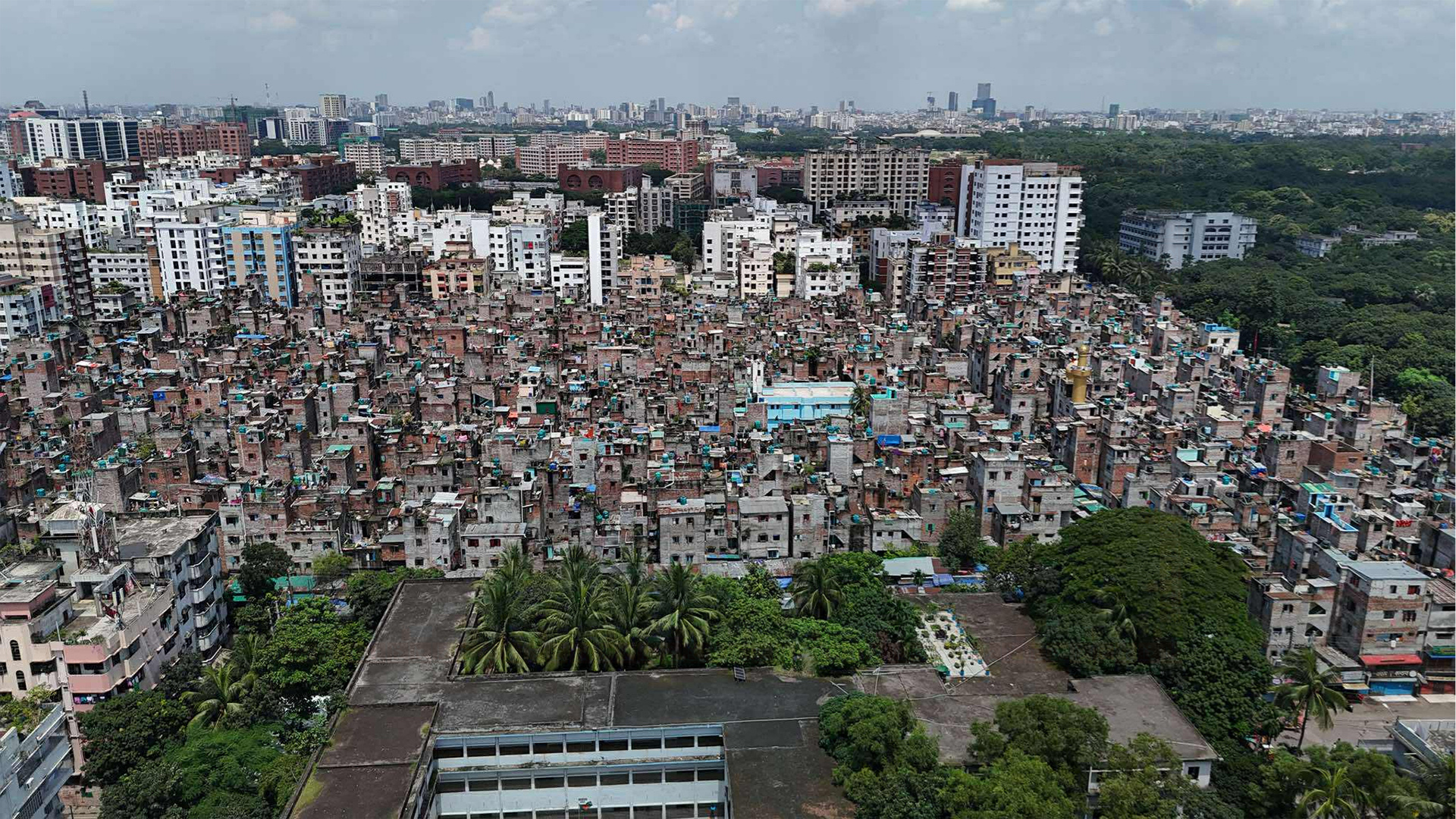 জেনেভা ক্যাম্পে ককটেল, মাদক ও অস্ত্রসহ গ্রেফতার ৪