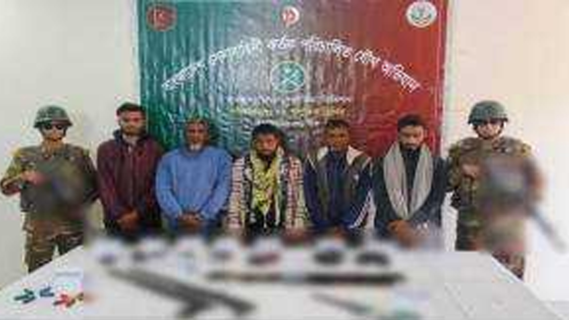 যৌথ বাহিনীর অভিযানে অবৈধ অস্ত্র উদ্ধার, গ্রেফতার ৫