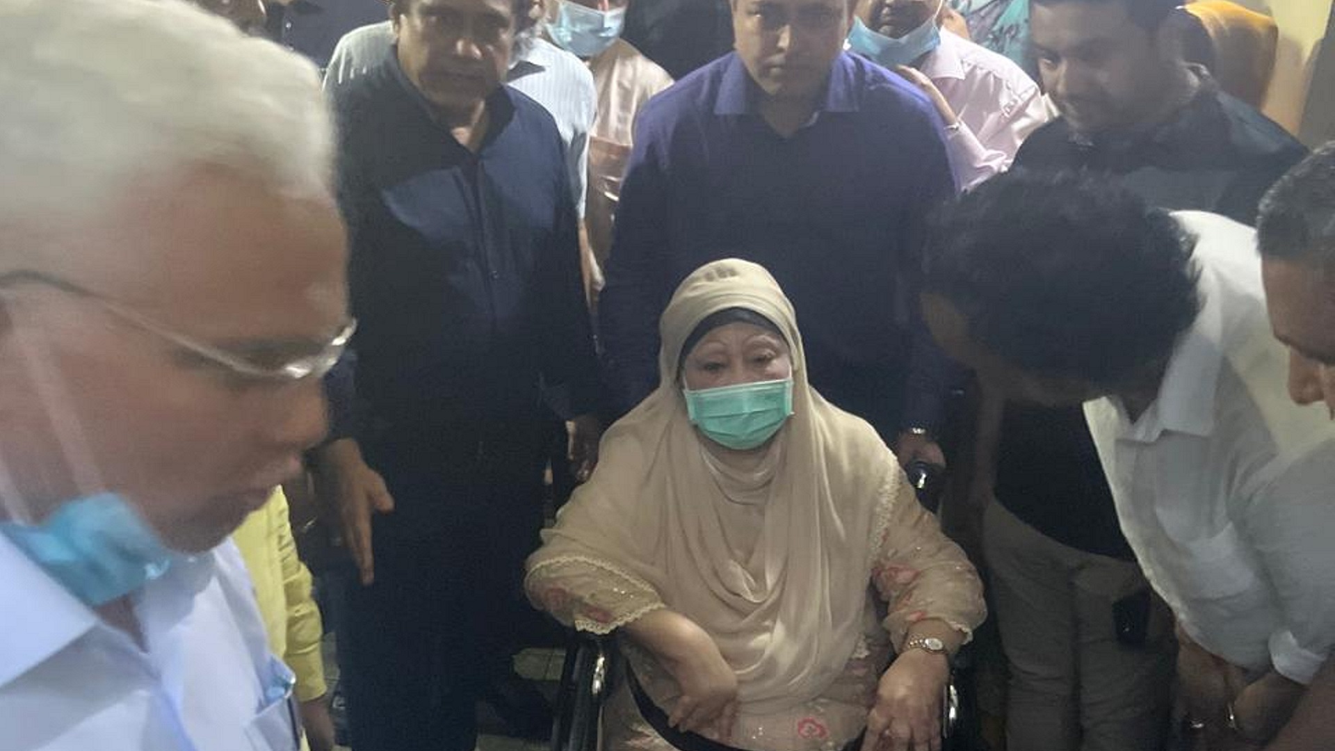 সন্ধ্যায় হাসপাতালে যাবেন খালেদা জিয়া
