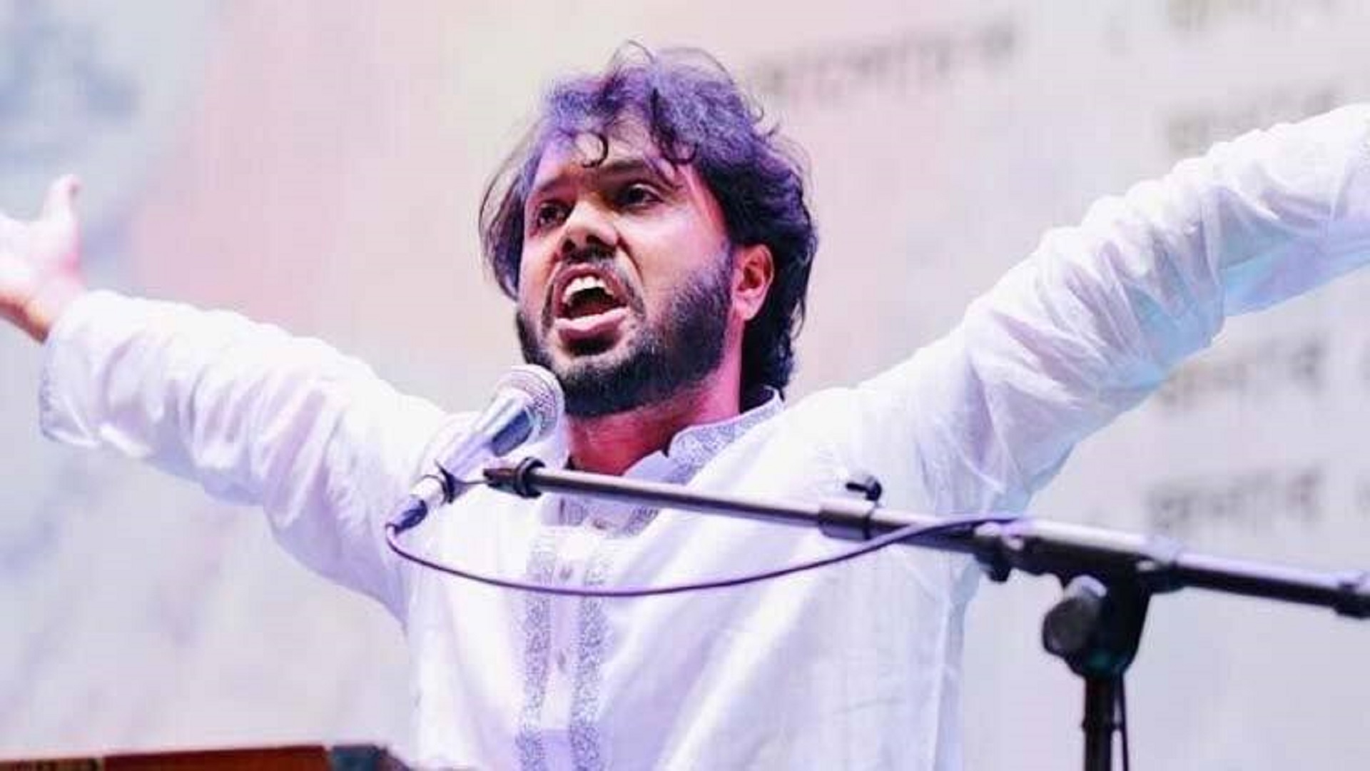 হাদির মাথায় গুলি: এক পাশ দিয়ে ঢুকে বেরিয়ে যায় অন্য দিক দিয়ে