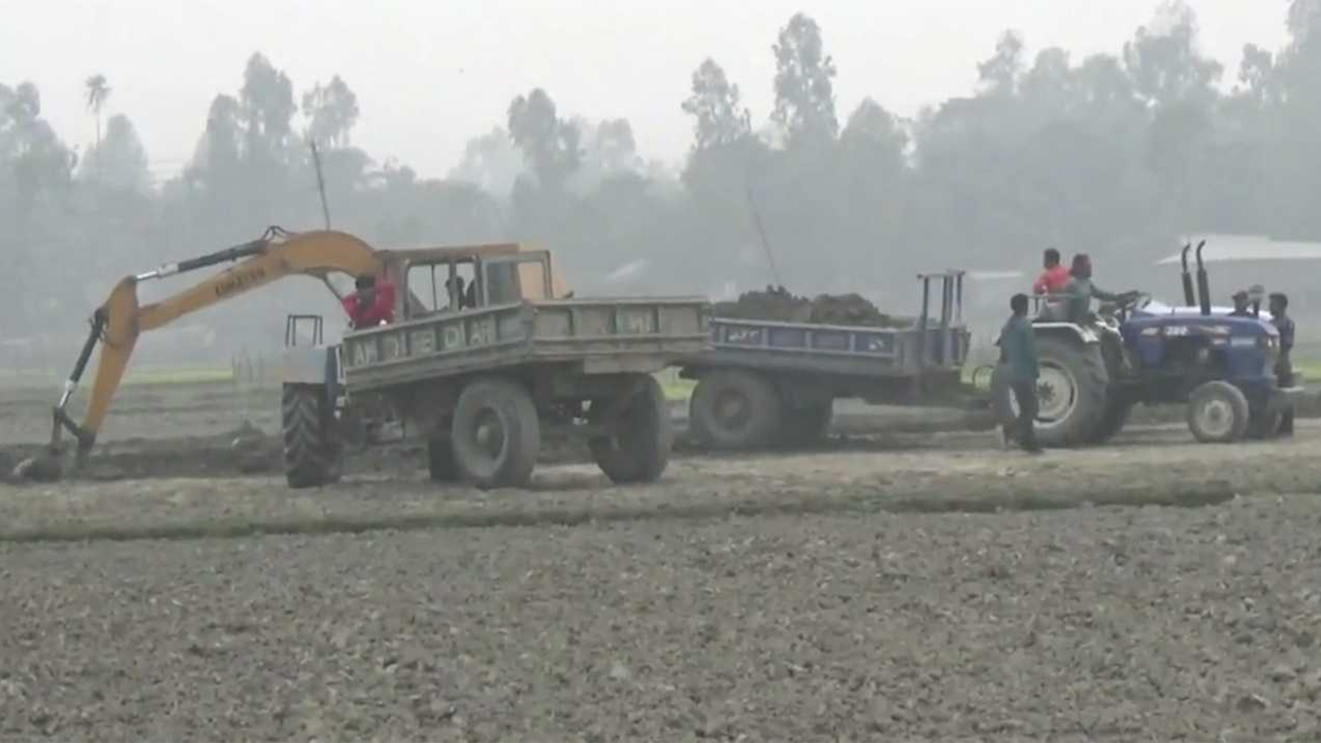 গাইবান্ধায় চলছে আবাদি জমির টপ সয়েল বিক্রির প্রতিযোগিতা