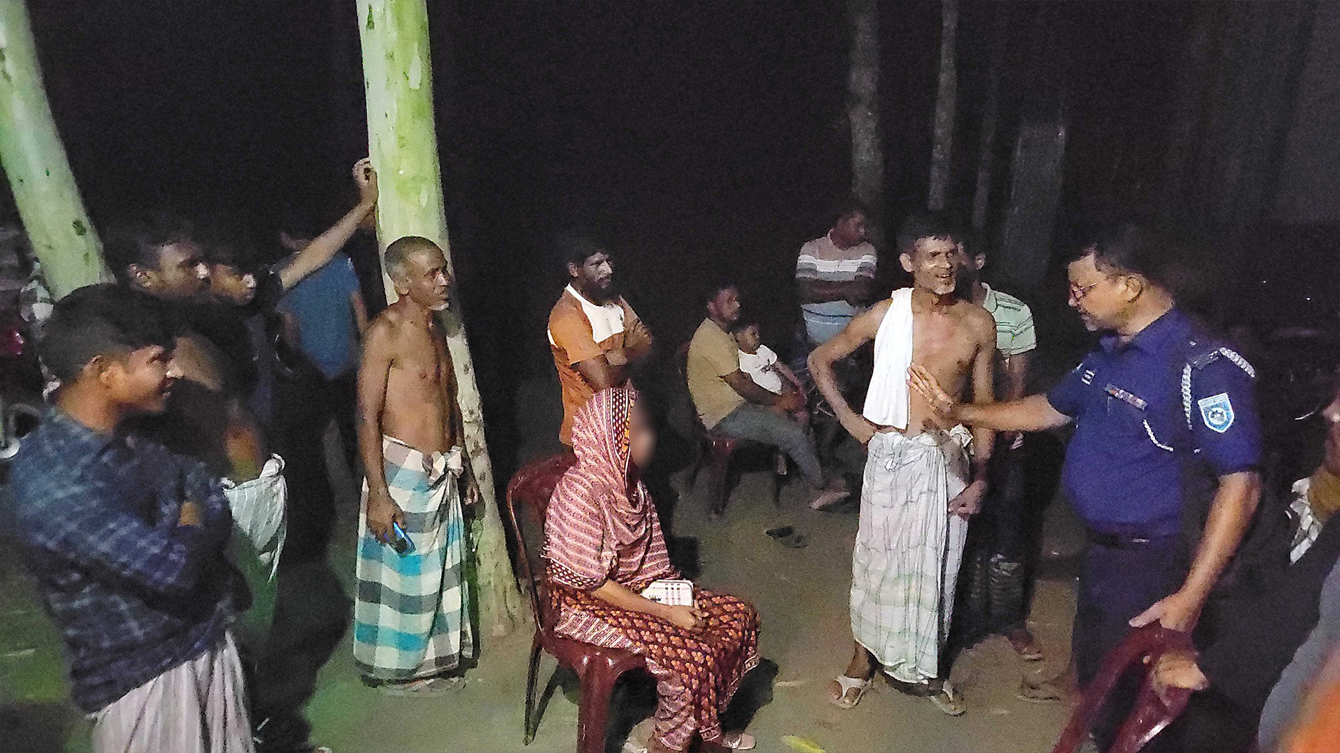 ঢাকায় গোপনে ‘বিয়ে’, অন্তঃসত্ত্বা ‘স্ত্রী’ বাড়িতে আসতেই তালা ঝুলিয়ে উধাও স্বামী