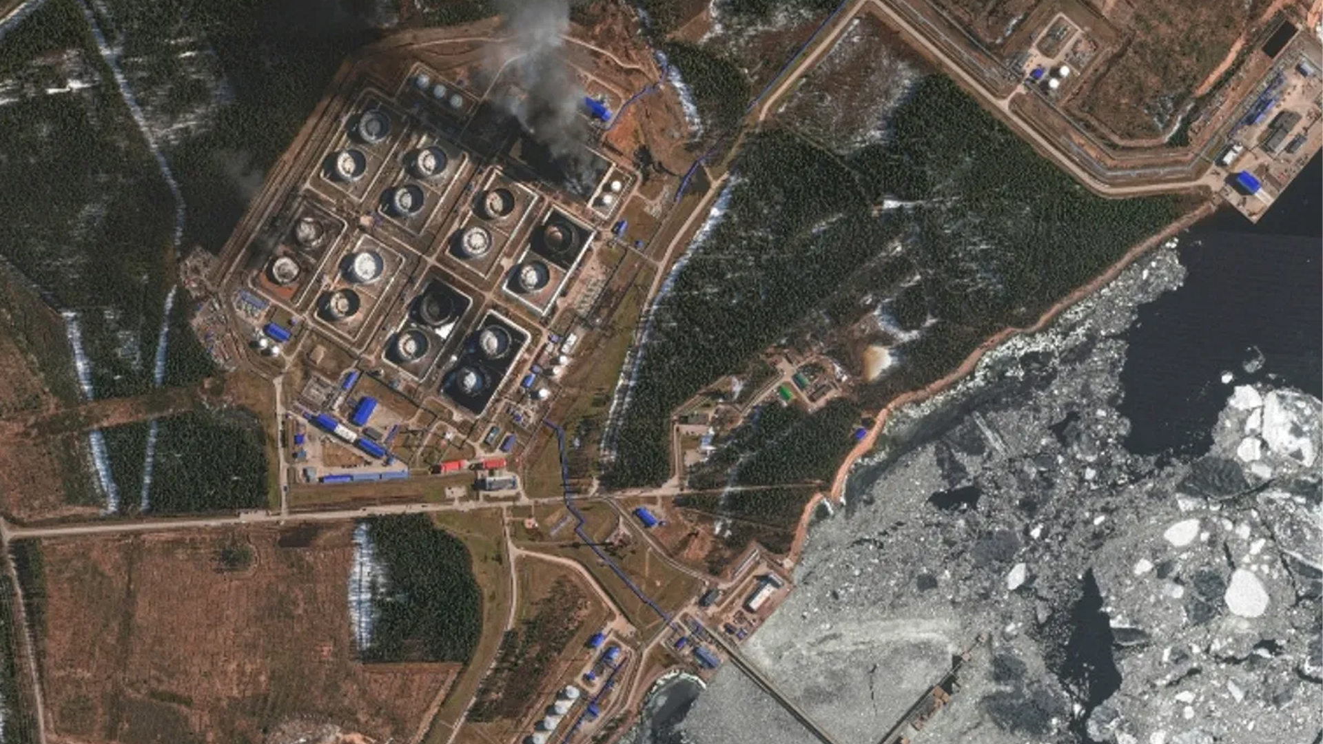 রাশিয়ার তেল শোধনাগারে ভয়াবহ হামলা