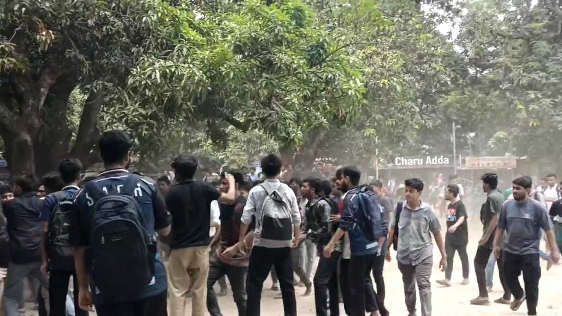 ‘ছবি তোলা’ ও ‘ভুল সেশন পরিচয়’ নিয়ে রাবিতে দুই বিভাগের শিক্ষার্থীদের মারামারি