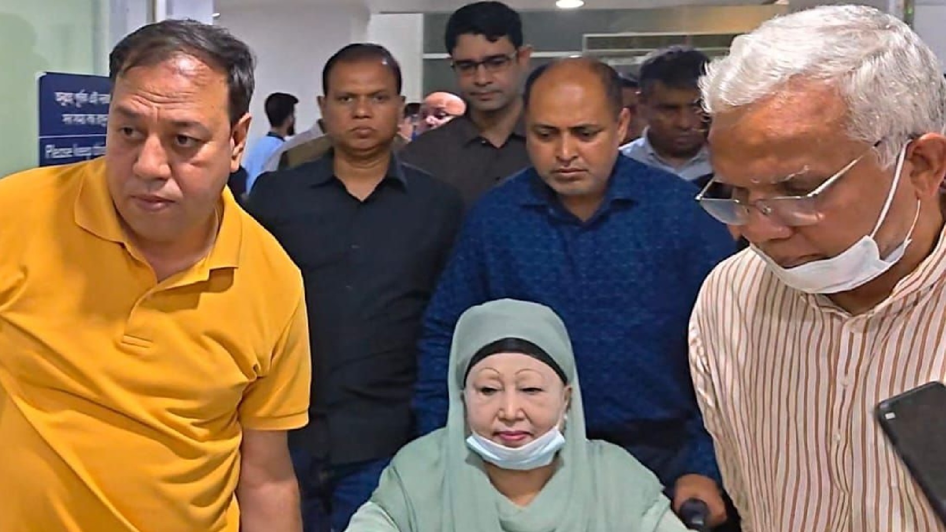 হাসপাতালের পথে খালেদা জিয়া