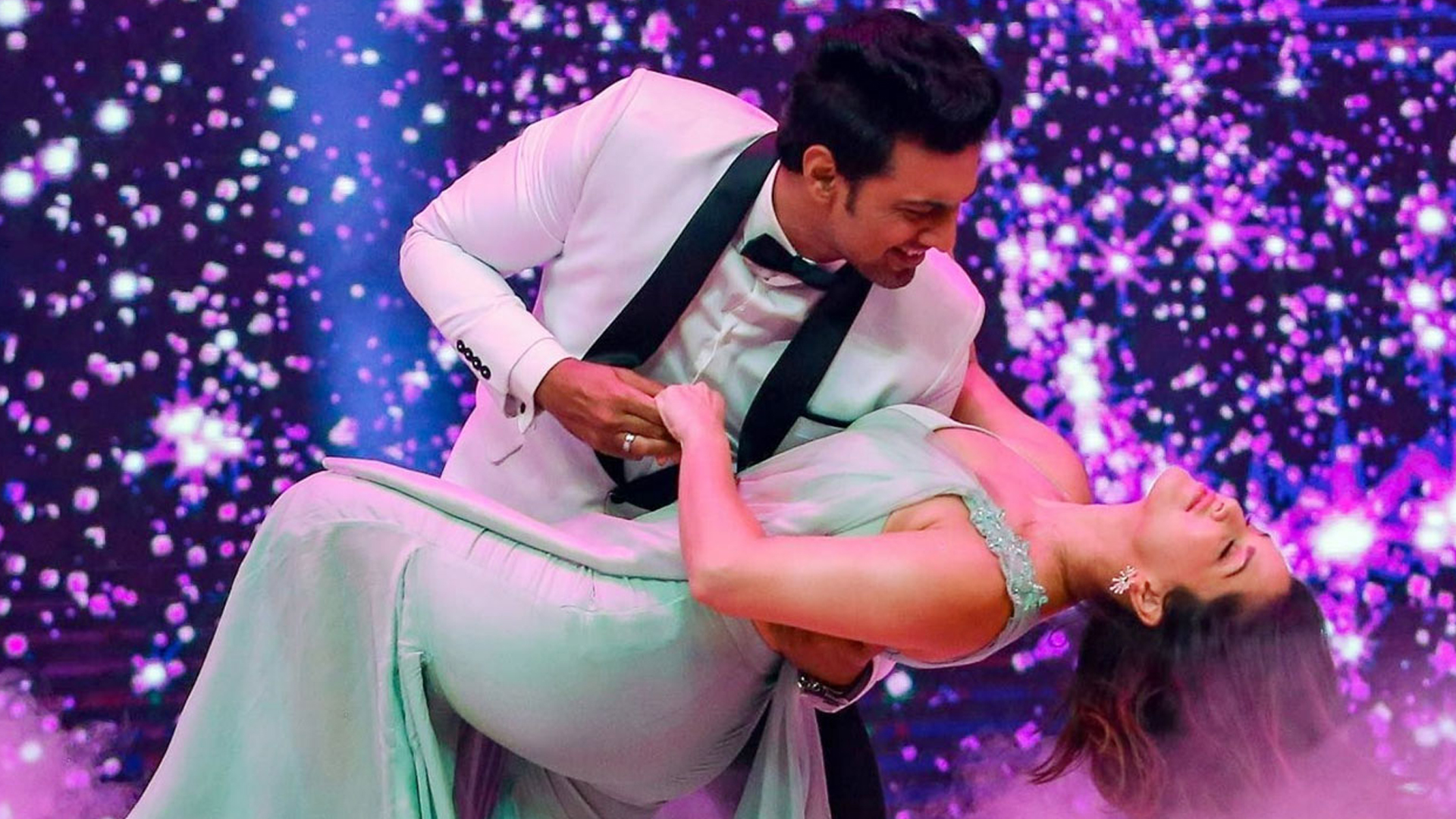 সানি লিওন-দেবের পুরনো ভিডিও ভাইরাল!