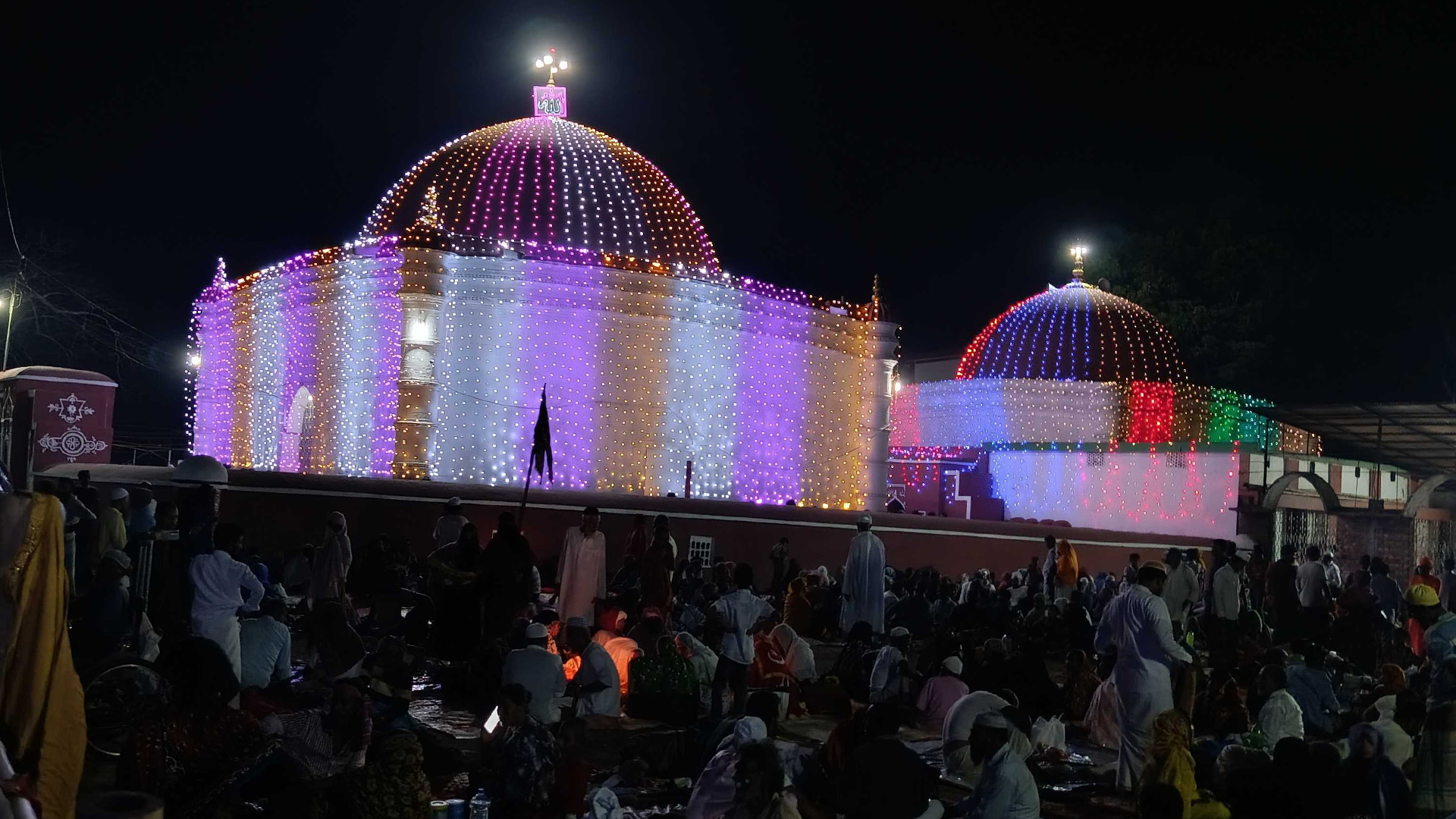 সাড়ে ৫০০ বছরের ঐতিহ্য খান জাহান আলীর মাজার, ওরশে ভক্তদের ঢল