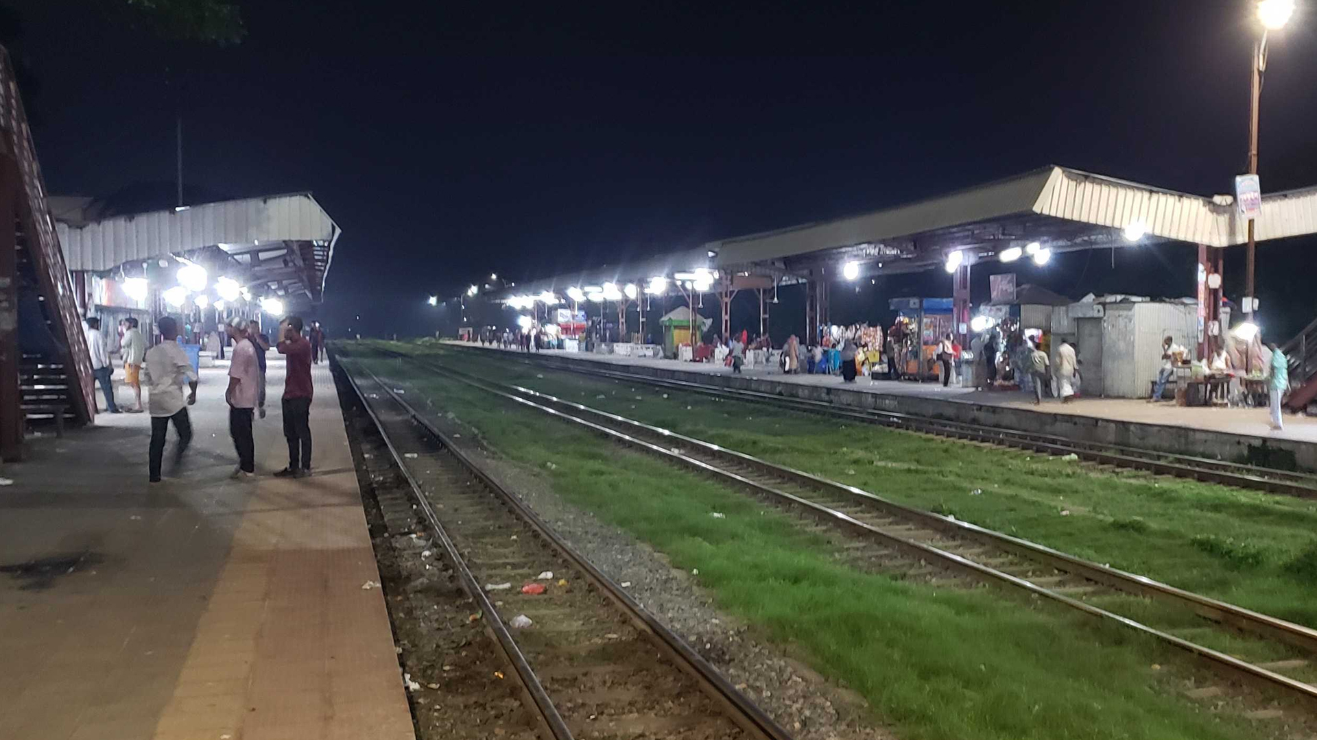 ঈদের জামা কিনে ফেরার পথে ট্রেনের ধাক্কায় প্রাণ গেল মা-ছেলের