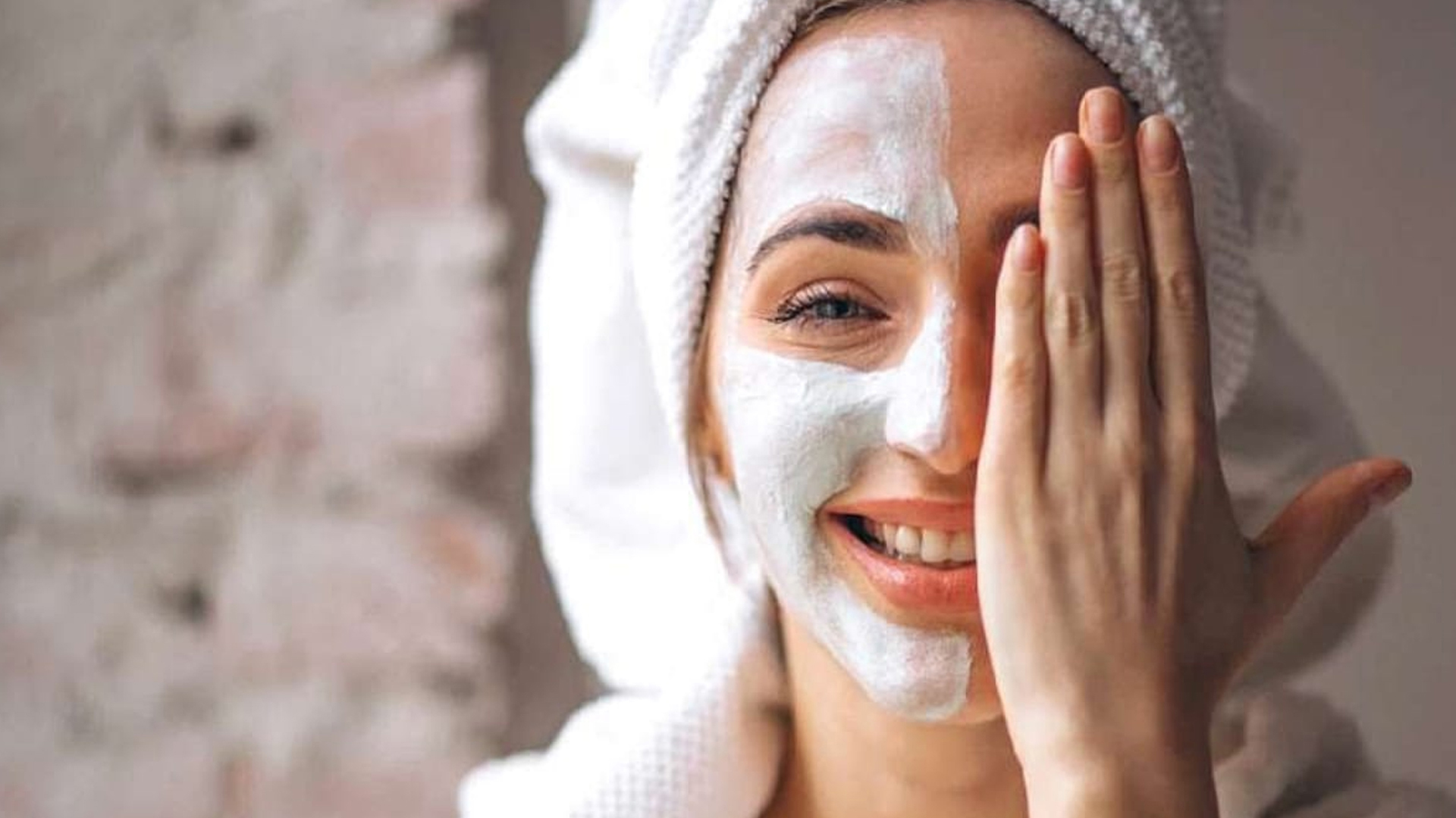 তৈলাক্ত ত্বকের যত্নে কী করবেন?