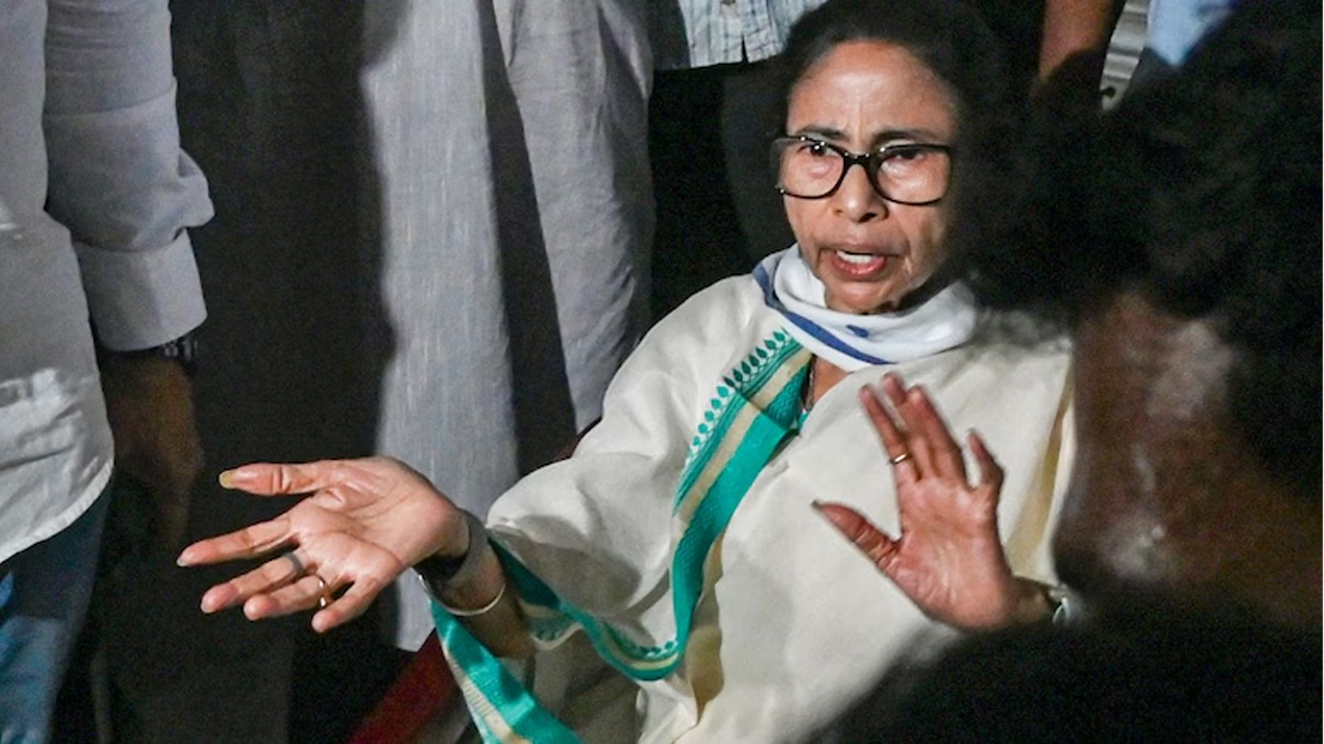 ভেঙে দেয়া হলো পশ্চিমবঙ্গ বিধানসভা, মমতার ১৫ বছরের শাসনের অবসান