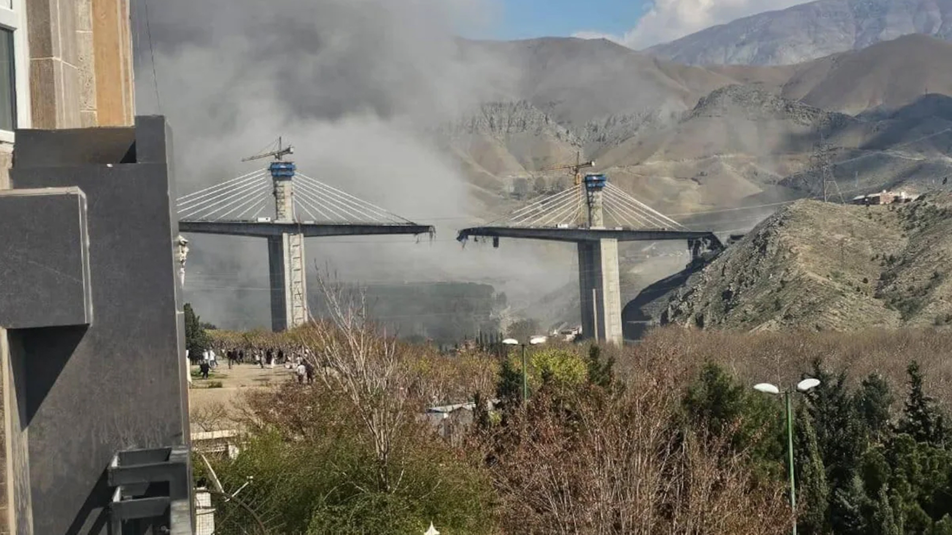 এক সেতু ধ্বংসের জবাবে ৮ সেতুর ‘হিট লিস্ট’ প্রকাশ ইরানের