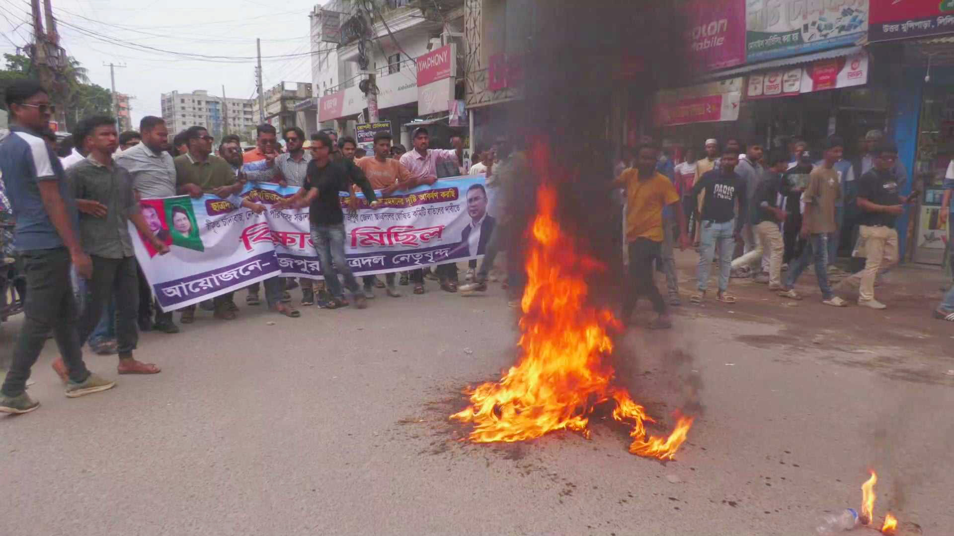 দিনাজপুরে ছাত্রদলের নতুন কমিটি ঘিরে আনন্দ মিছিল, পদবঞ্চিতদের সড়ক অবরোধ