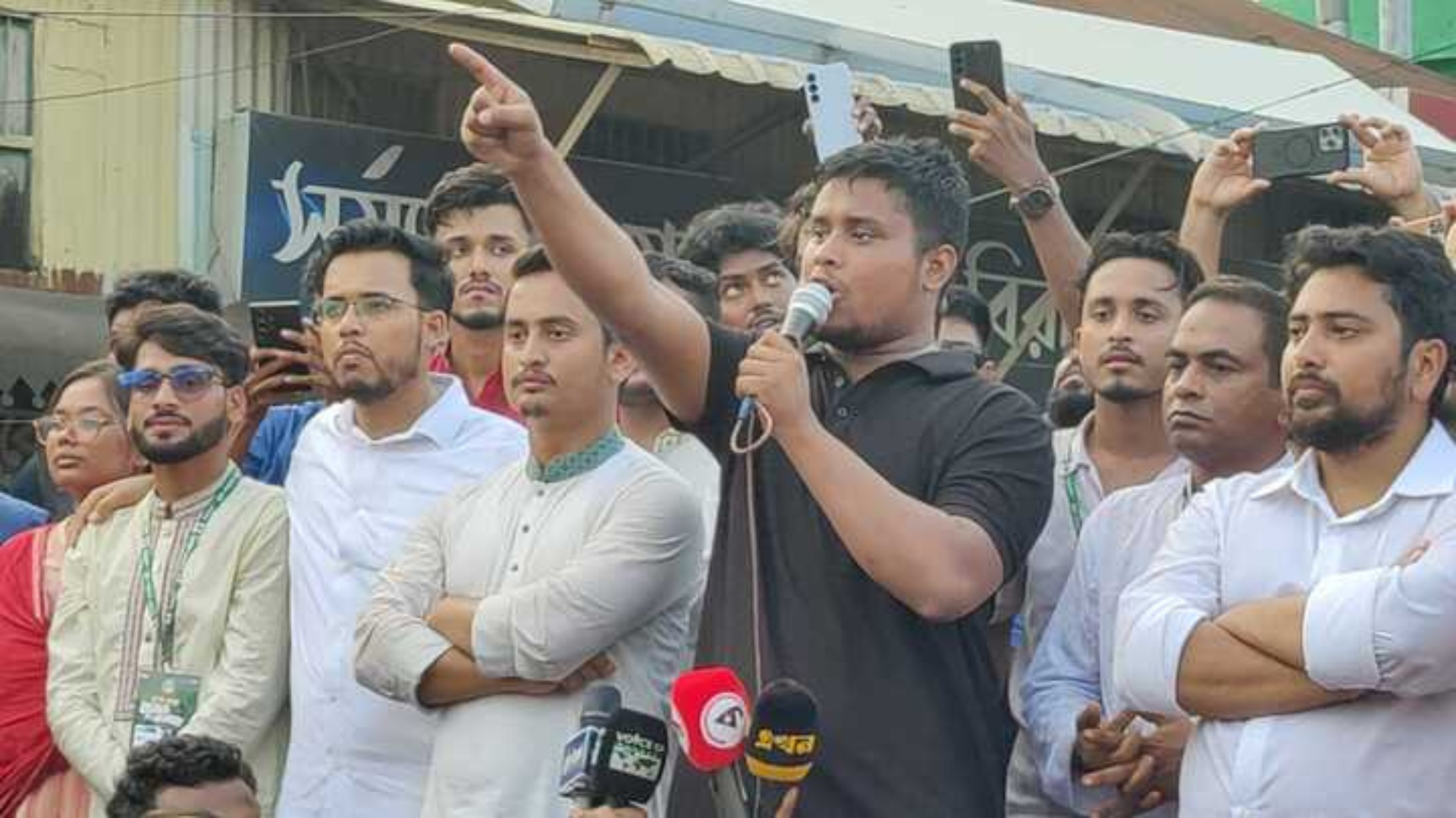 আমরা মারা গেলে কেউ না কেউ আবার উঠে আসবে: হাসনাত