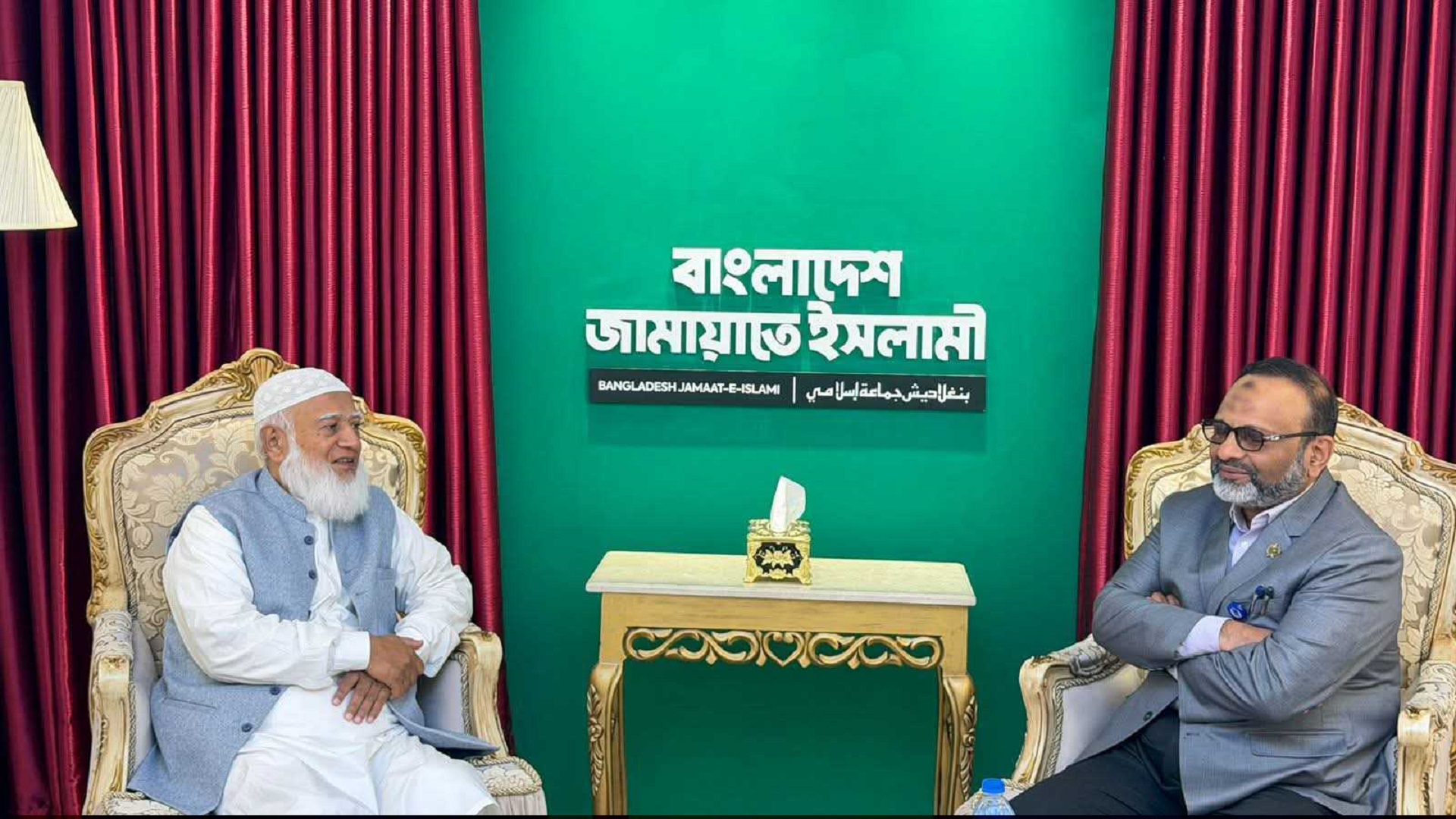 জামায়াত আমিরের সঙ্গে ঢাবি ভিসির সৌজন্য সাক্ষাৎ