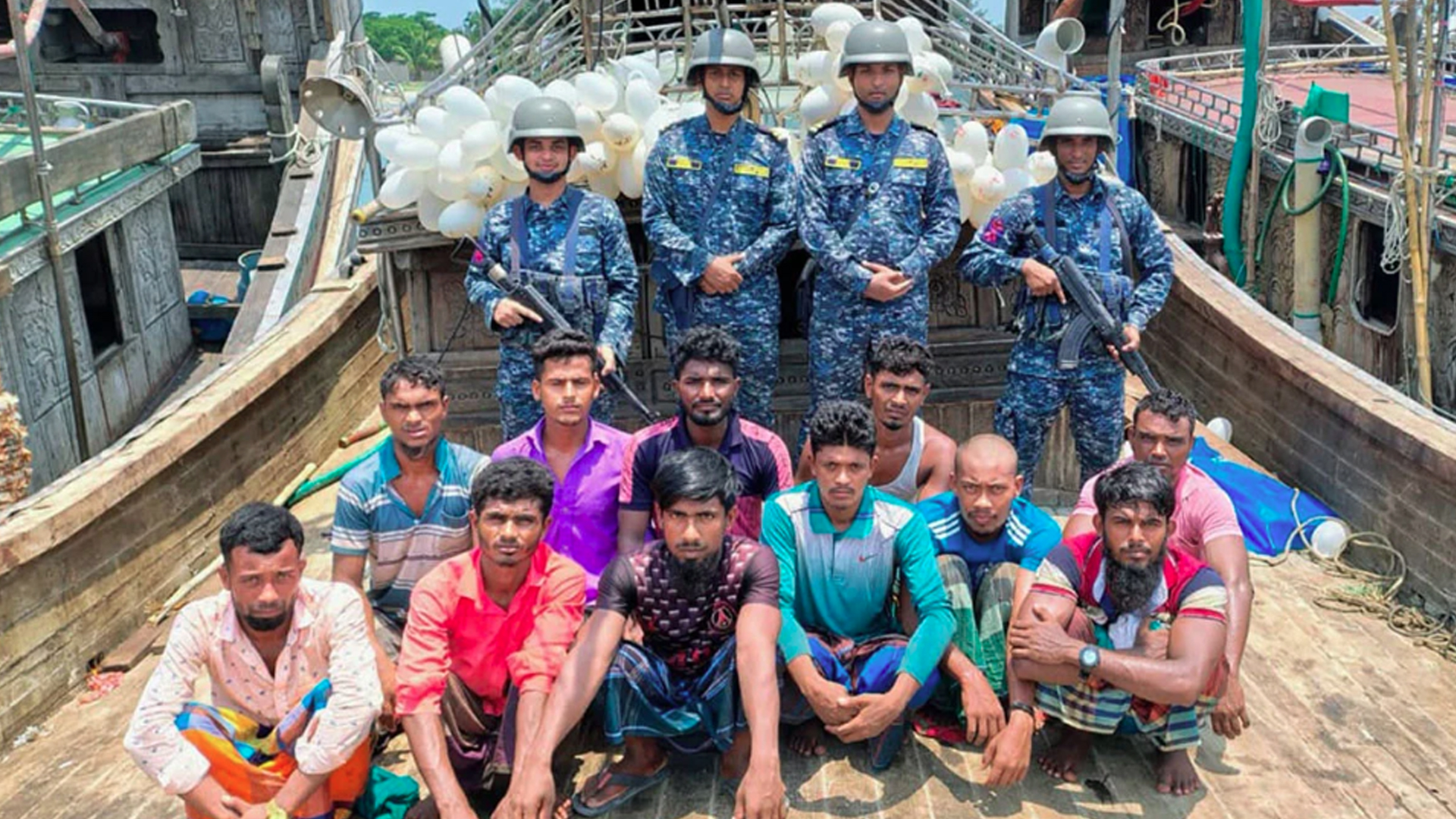 বঙ্গোপসাগরে সিমেন্ট ও ফিশিং বোটসহ ৫২ জন আটক
