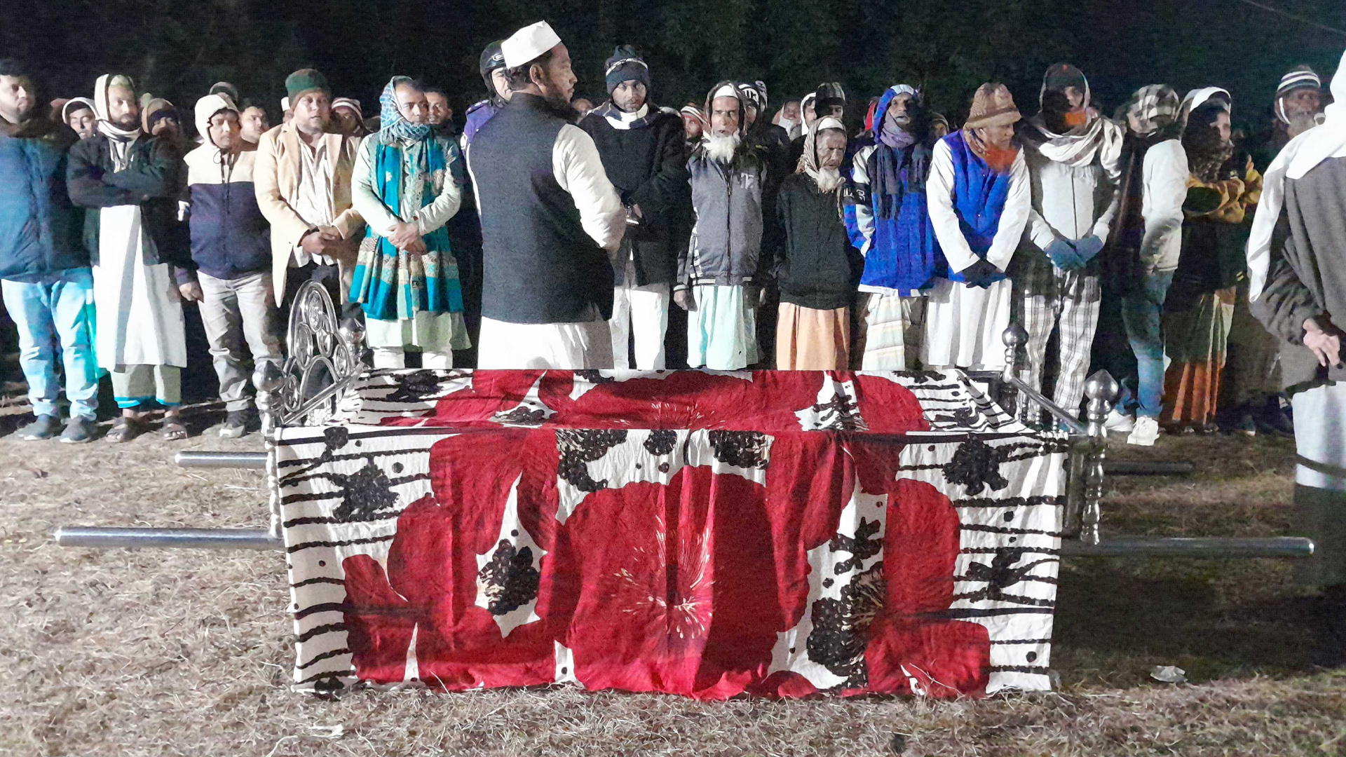 বন্ধক রাখা মোবাইল ছাড়ানোর দ্বন্দ্বে ছুরিকাঘাত, চিকিৎসাধীন অবস্থায় ইজিবাইক চালকের মৃত্যু