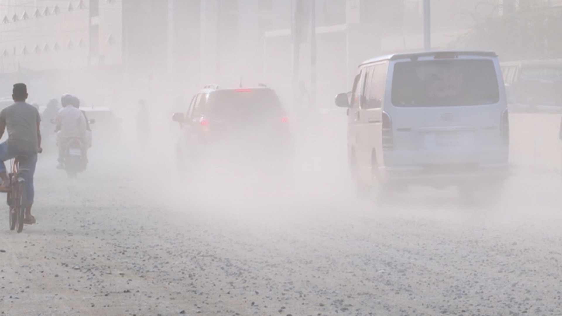শুষ্ক আবহাওয়ায় দূষিত শহরের শীর্ষে ঢাকা