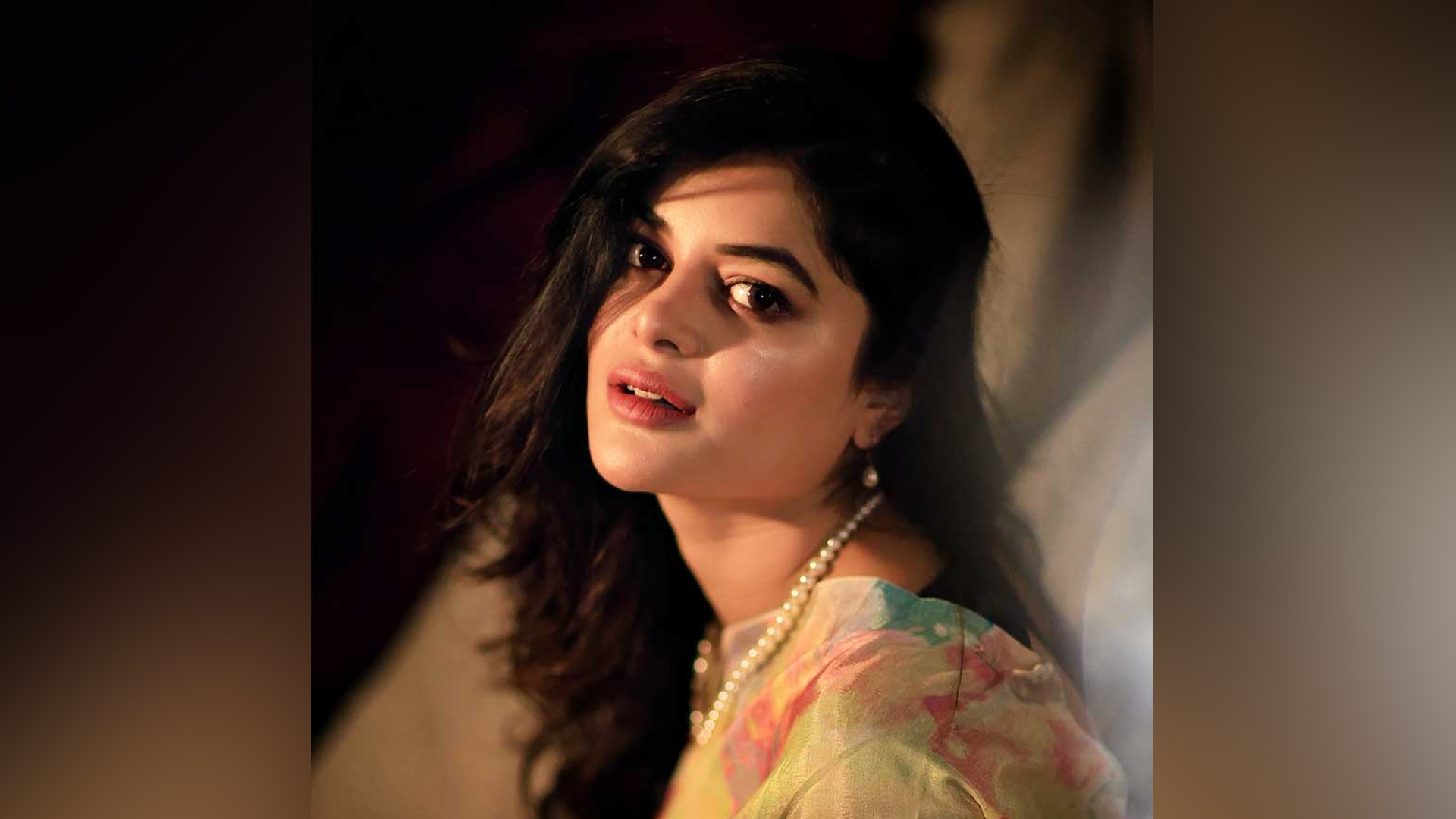 U buni Svetlana Lobodaning porno surati deb oylagan.