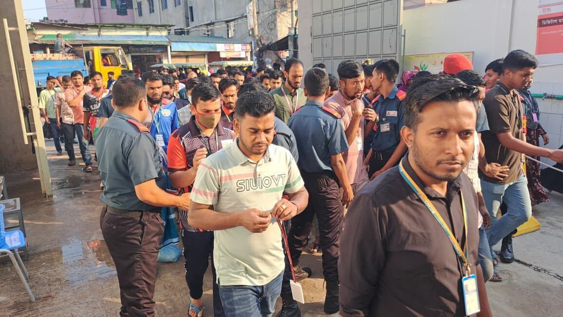 আবারও কর্মচাঞ্চল্য গাজীপুরের শিল্পাঞ্চল, অর্থনীতিতে গতিশীল ইঙ্গিত