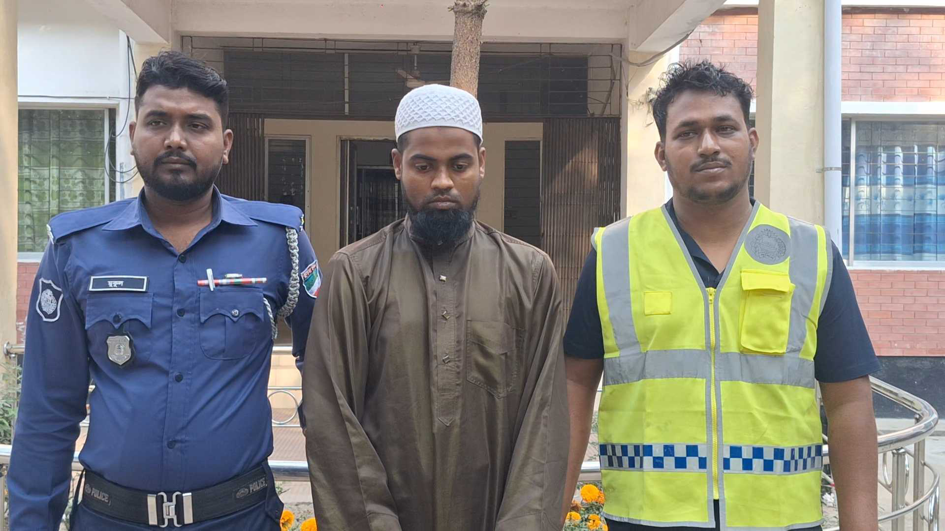 নারীর নামে ভুয়া ফেসবুক আইডি খুলে প্রতারণা, যুবক গ্রেফতার