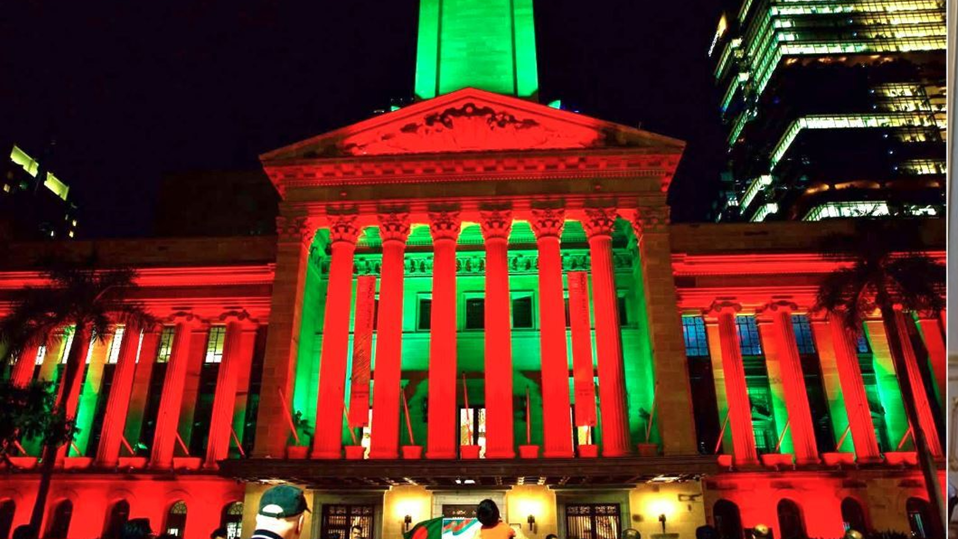 লাল-সবুজে সাজল ব্রিসবেনের বিখ্যাত সিটি হল