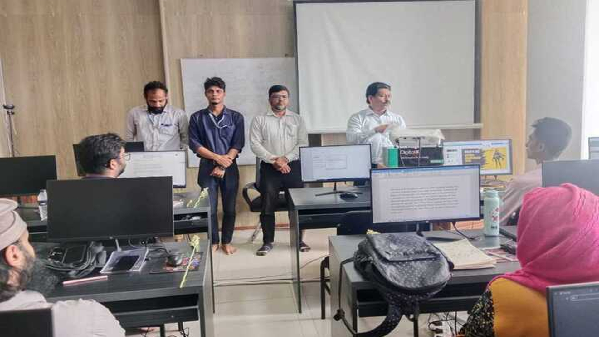 খুলনায় যুব উন্নয়ন অধিদপ্তরের ফ্রিল্যান্সিং প্রশিক্ষণ শুরু