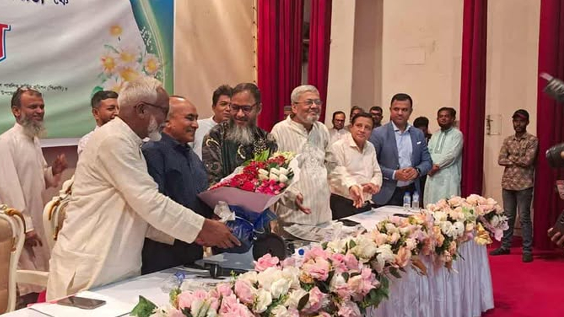 অতিরিক্ত আইজি মো. ফজলুল করিমকে কচুয়া সমিতির সংবর্ধনা