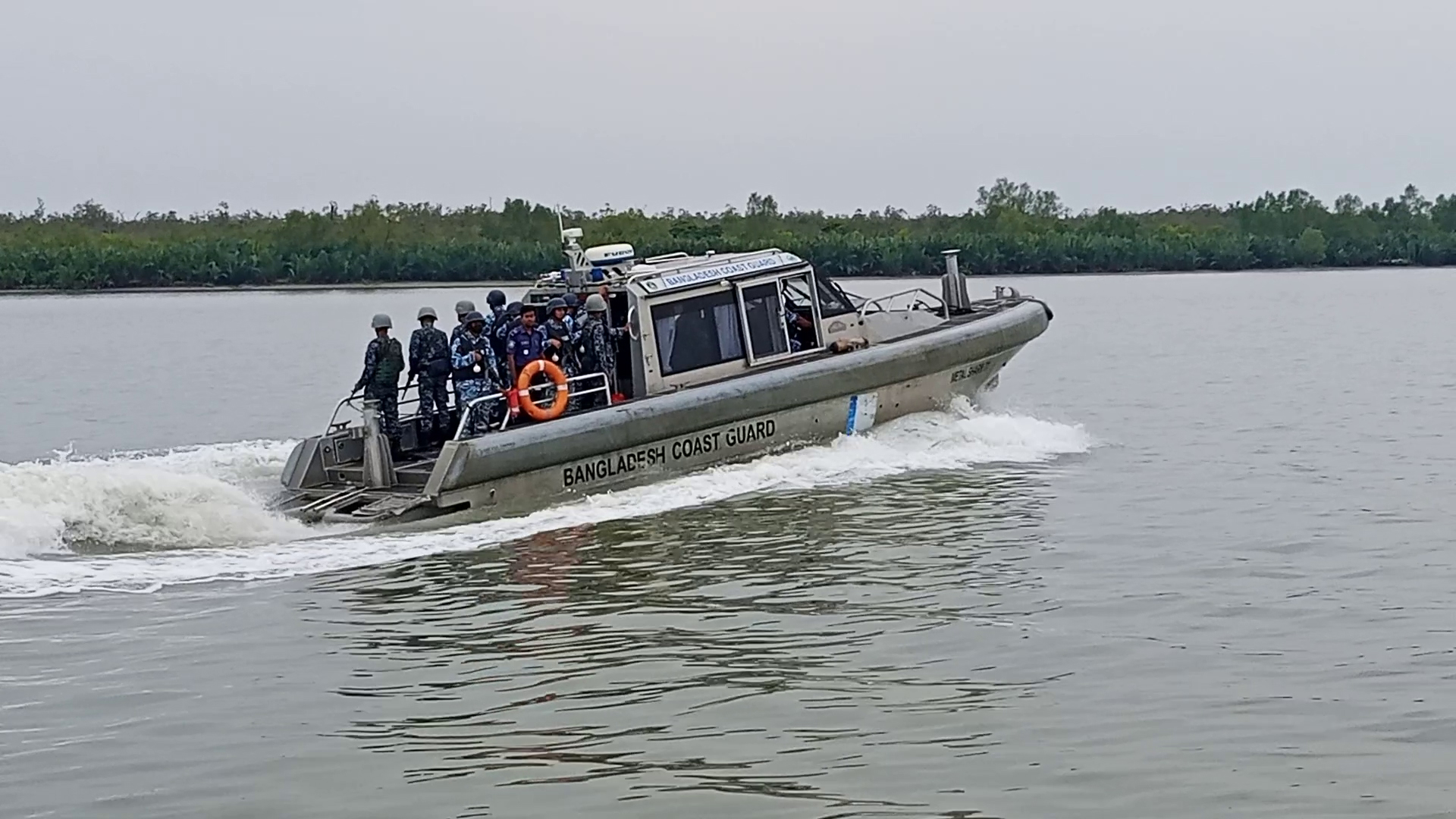 সুন্দরবনকে দস্যুমুক্ত করতে যৌথবাহিনীর অভিযান