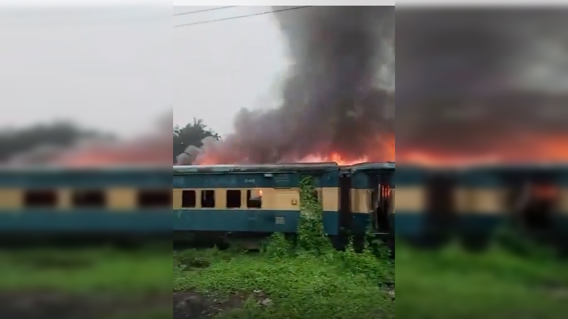 চট্টগ্রামে ট্রেনের পরিত্যক্ত ৩ বগিতে আগুন